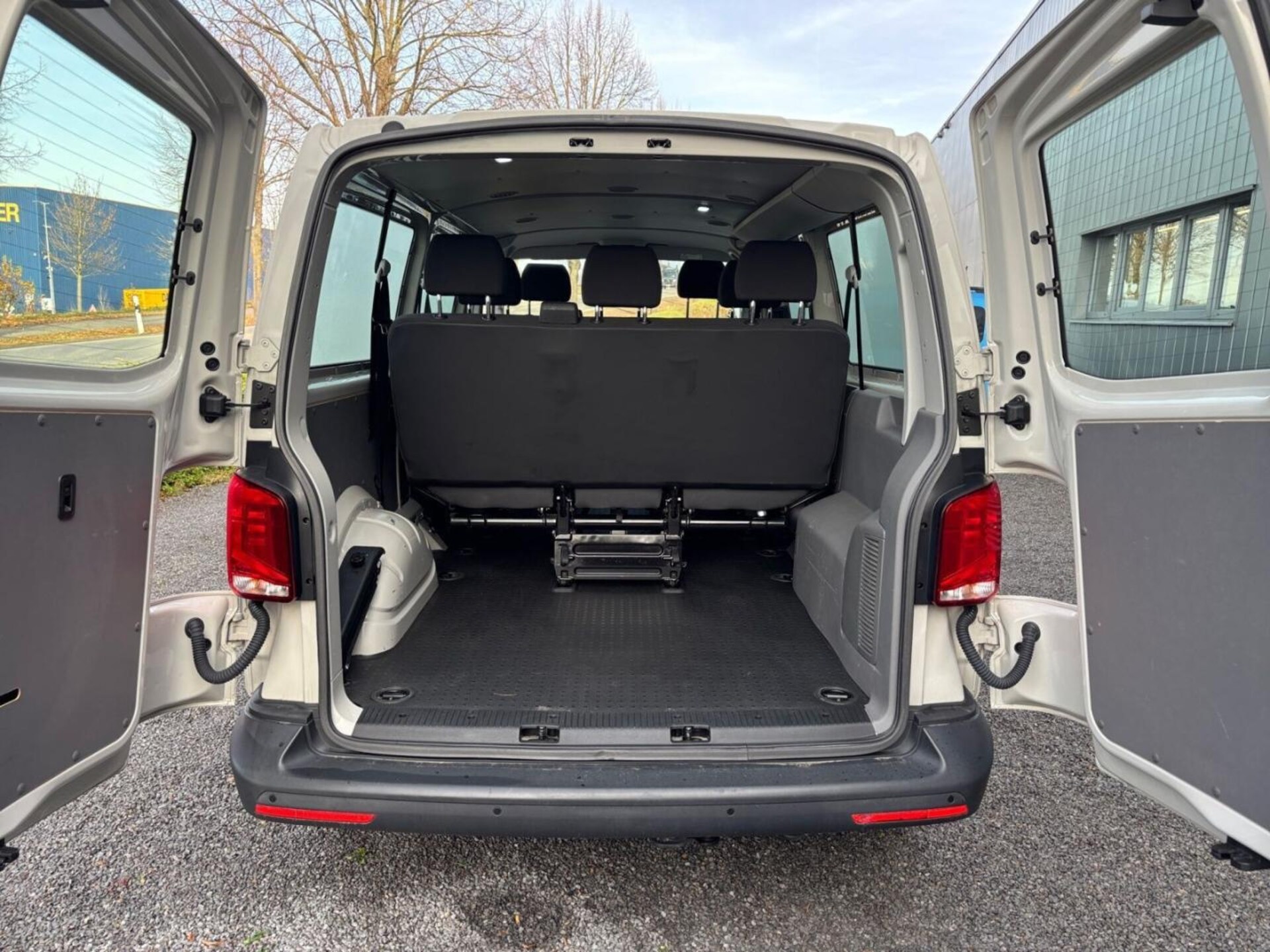 Volkswagen T6.1 Transporter Kombi langer Radstand