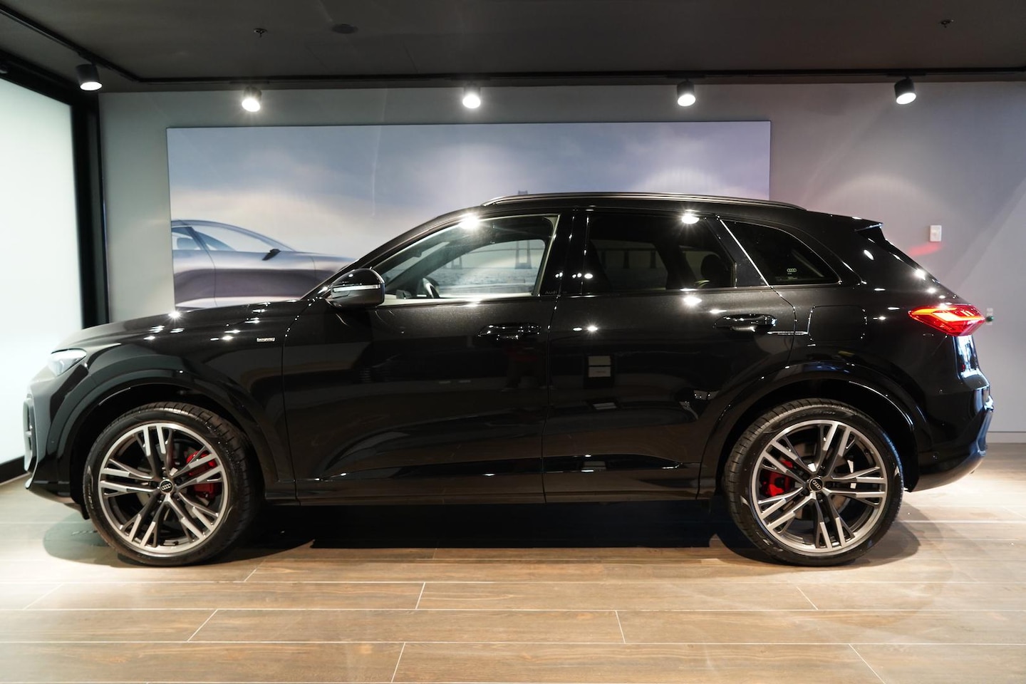 Image about Audi Q5 SUV e-hybrid quattro S tronic