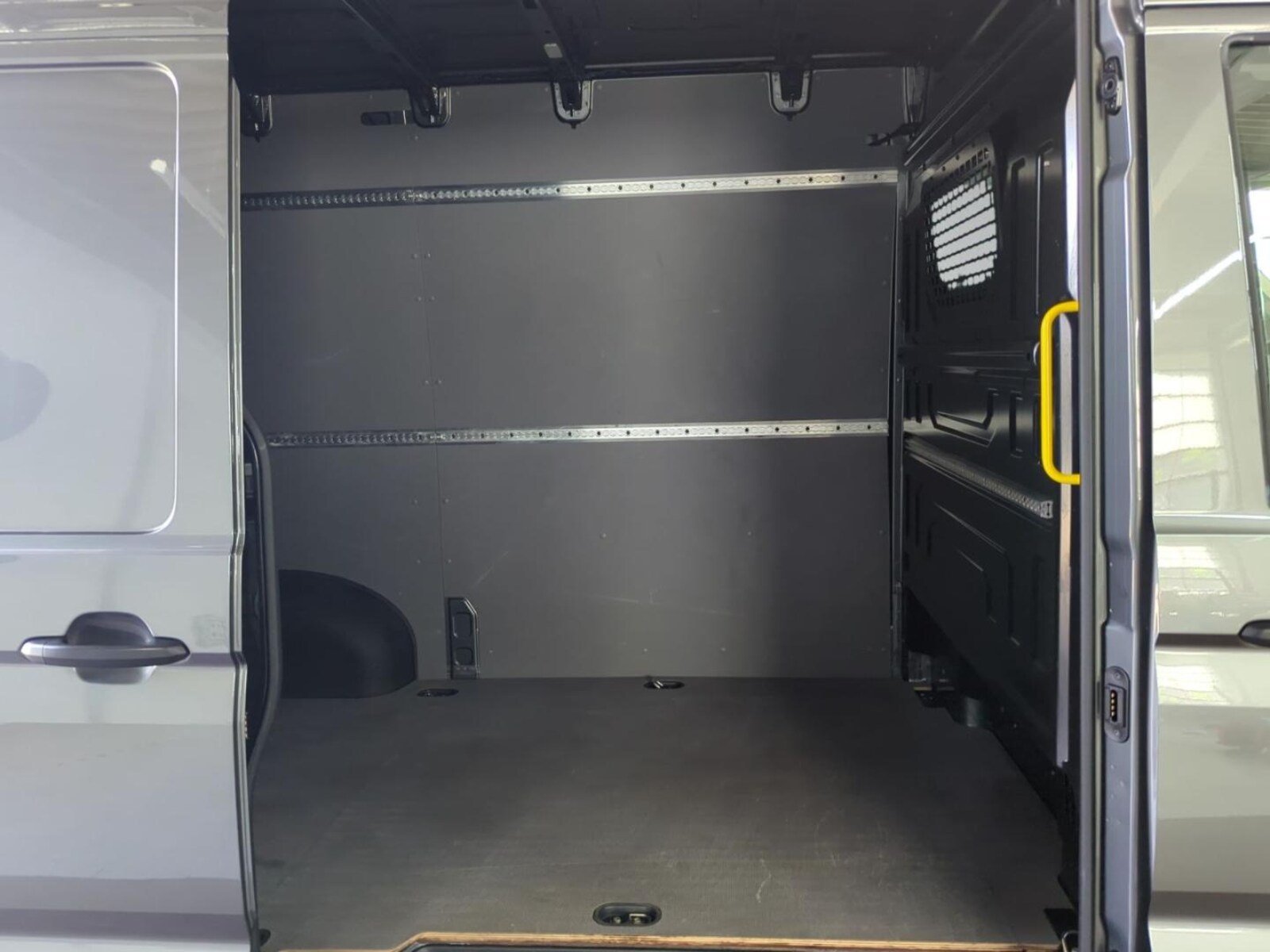 Volkswagen Crafter Kasten mittlerer Radstand – Bild 9