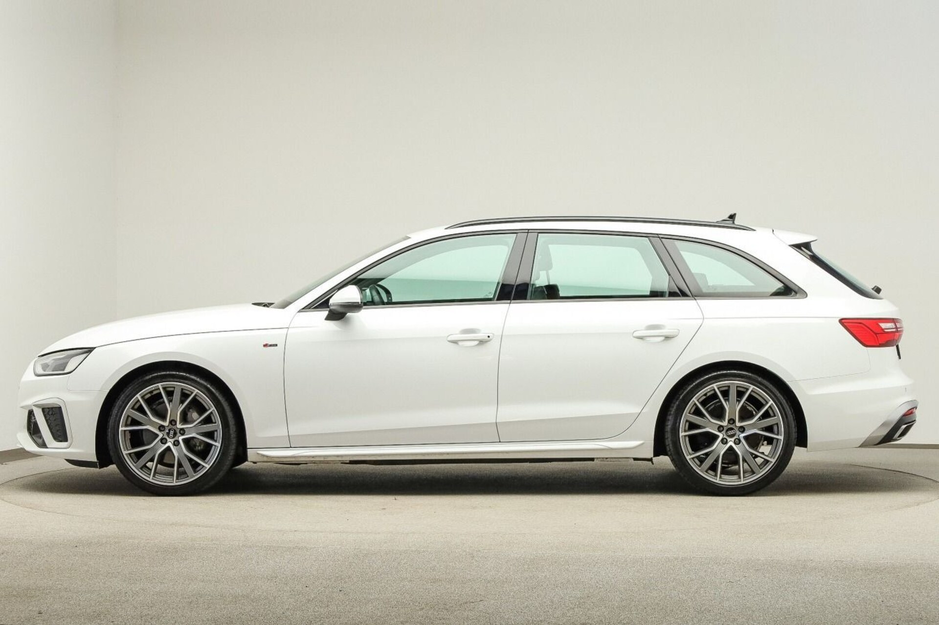 Audi A4 Avant S line