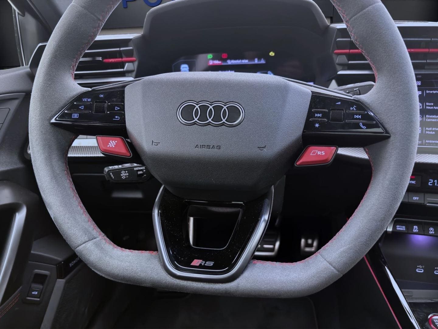 Bild über Audi RS 3 Limousine TFSI quattro 294 kW S tronic - für weitere Informationen kontaktieren Sie den Audi Partner