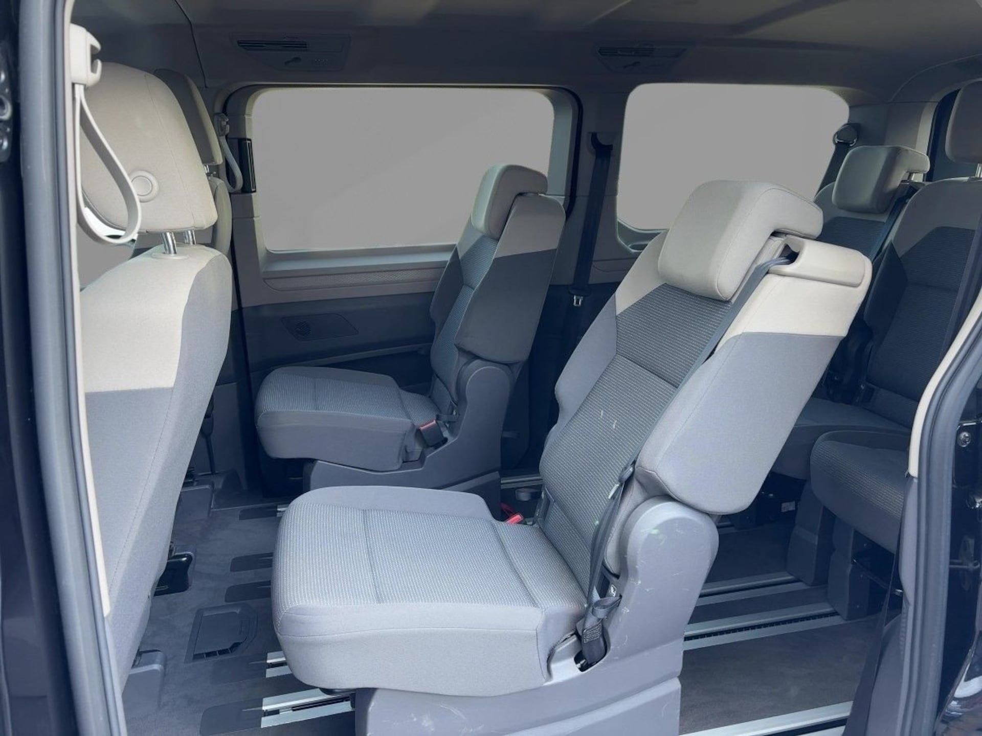 Volkswagen Multivan Langversion Basis-Modell