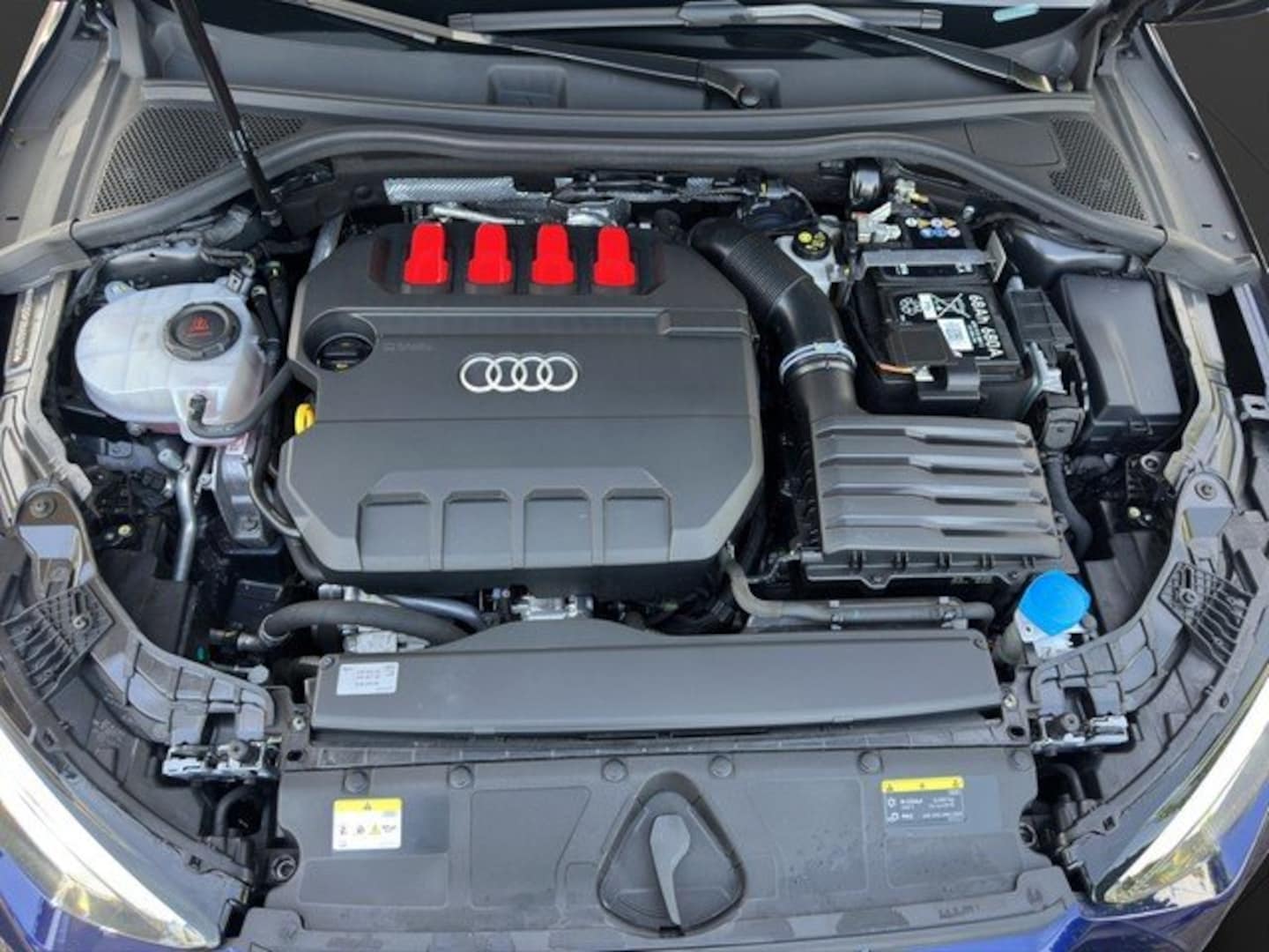 Bild über Audi S3 Limousine TFSI quattro S tronic - für weitere Informationen kontaktieren Sie den Audi Partner