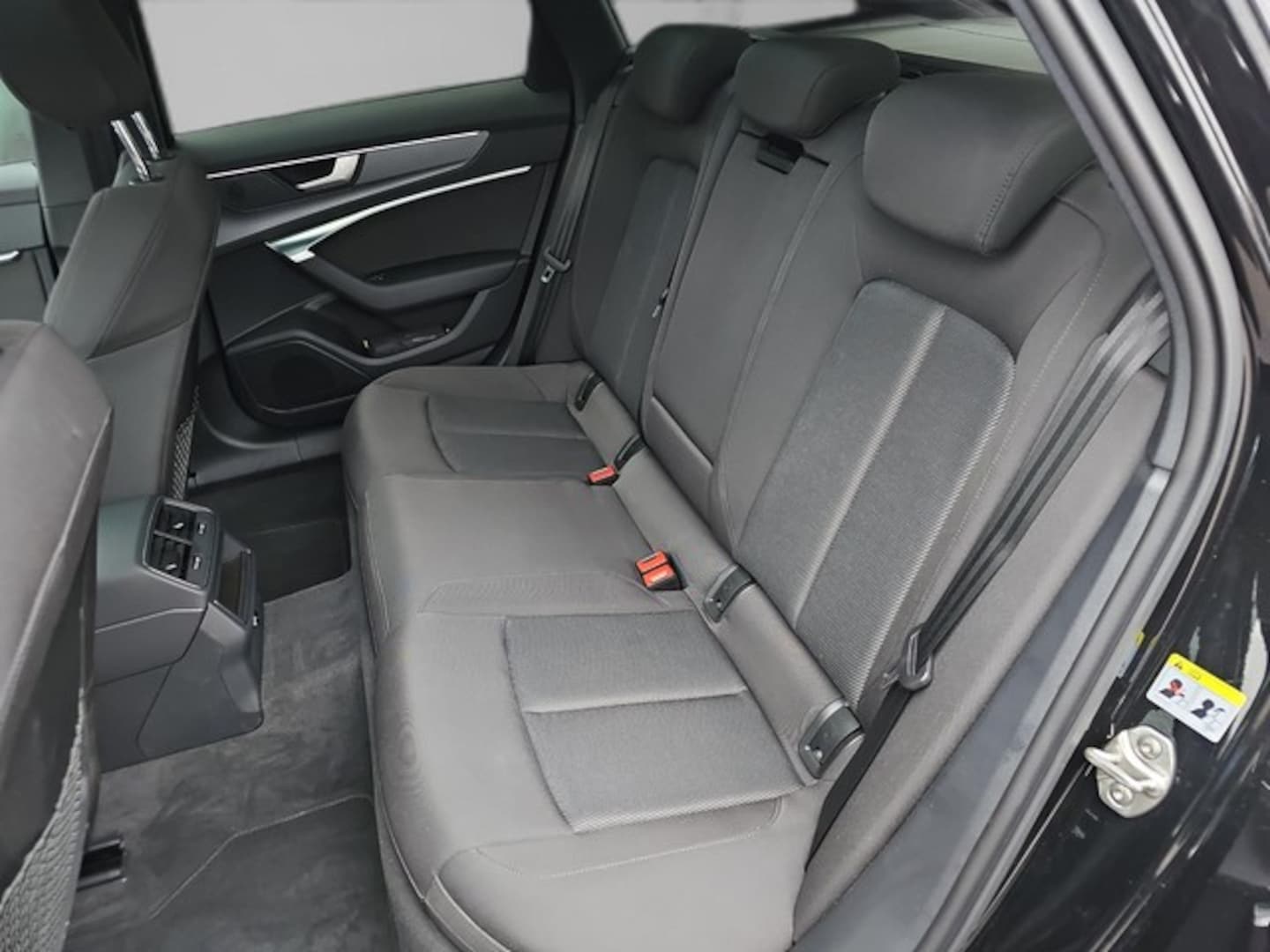 Bild über Audi A6 Avant advanced 45 TDI quattro S tronic - für weitere Informationen kontaktieren Sie den Audi Partner