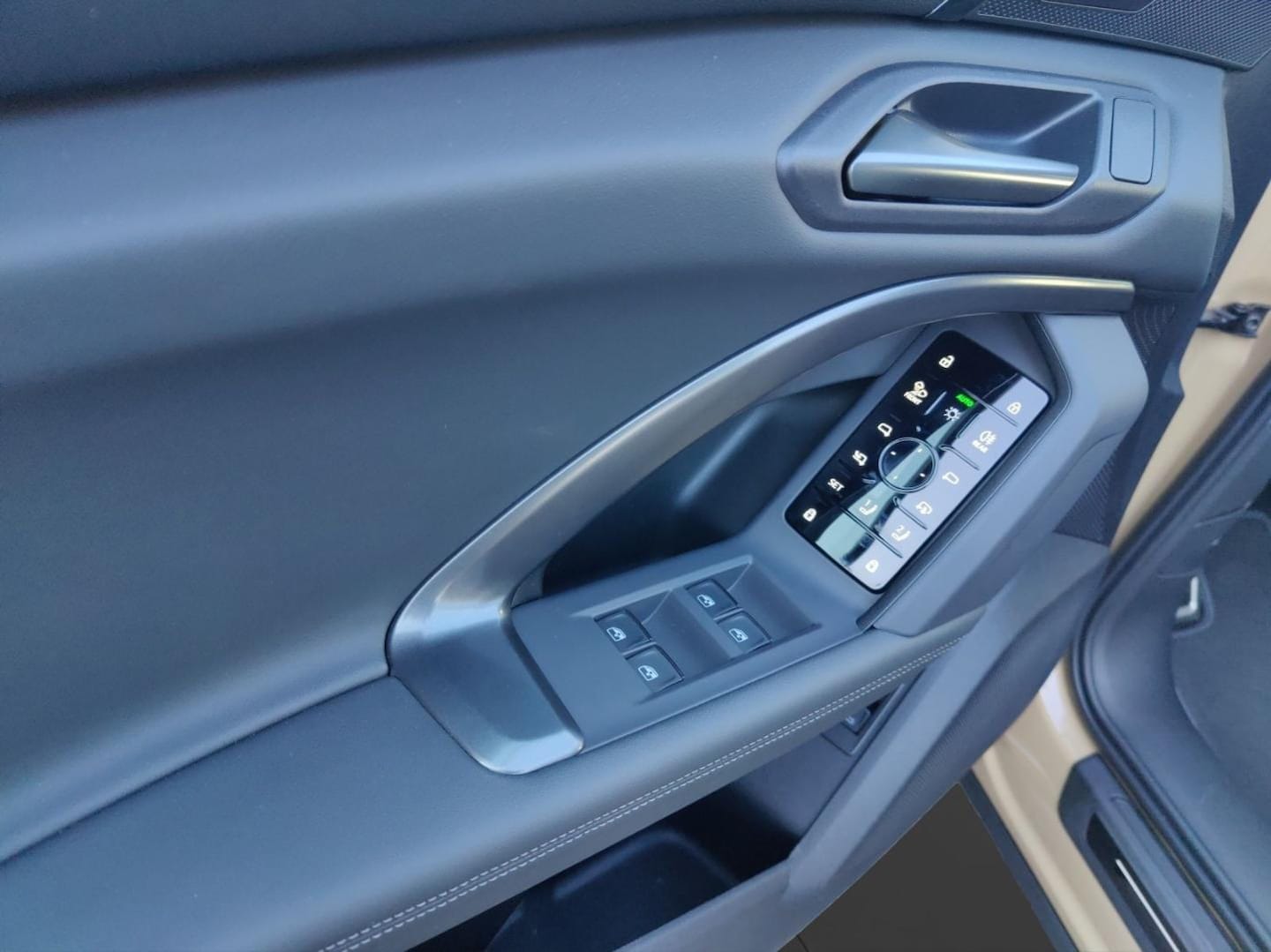 Bild über Audi Q5 SUV TDI quattro 150 kW S tronic - für weitere Informationen kontaktieren Sie den Audi Partner