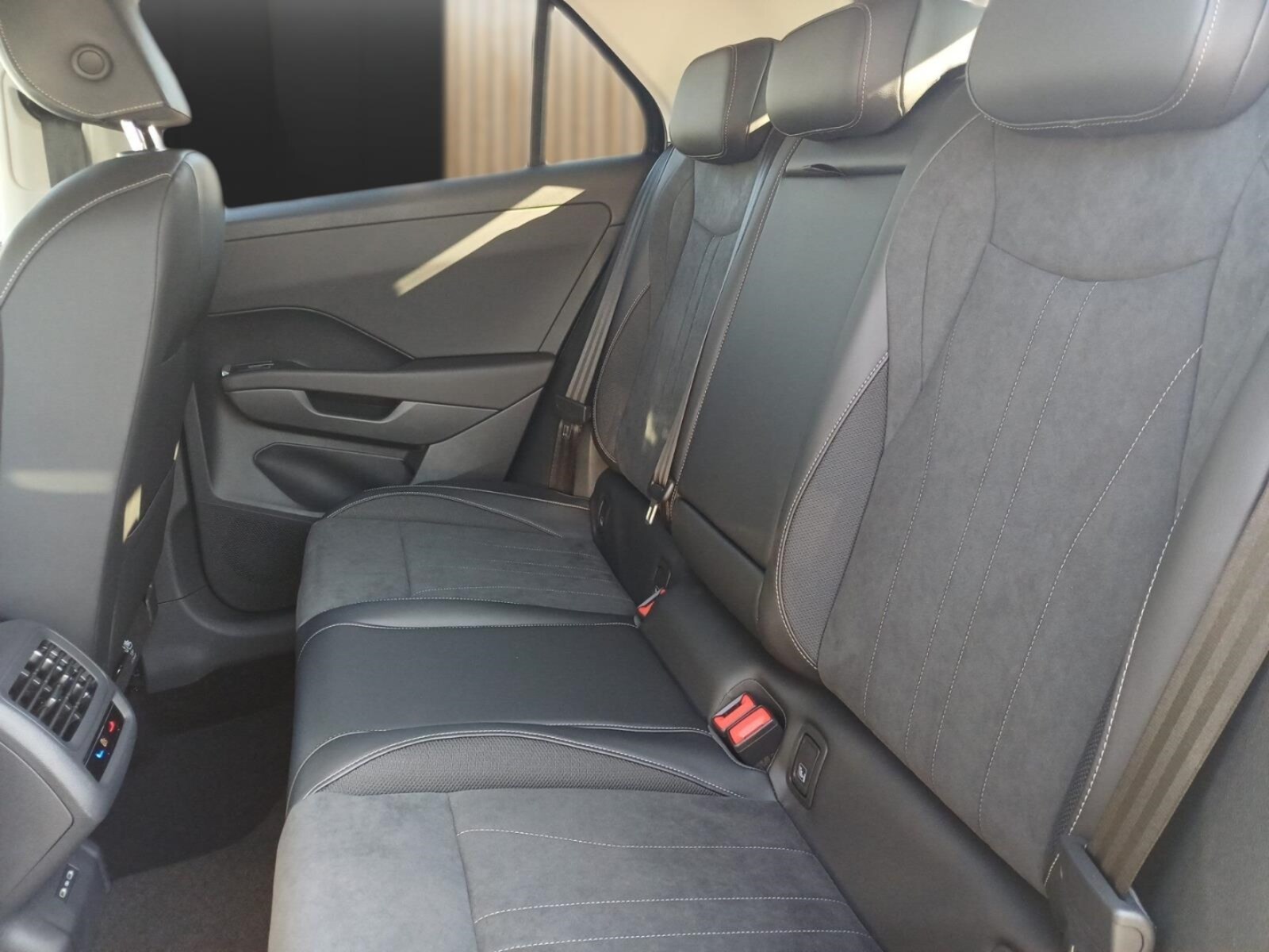 Volkswagen T-Roc – Bild 12