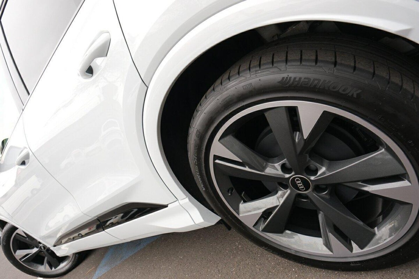 Image about Audi Q4 Sportback e-tron e-tron