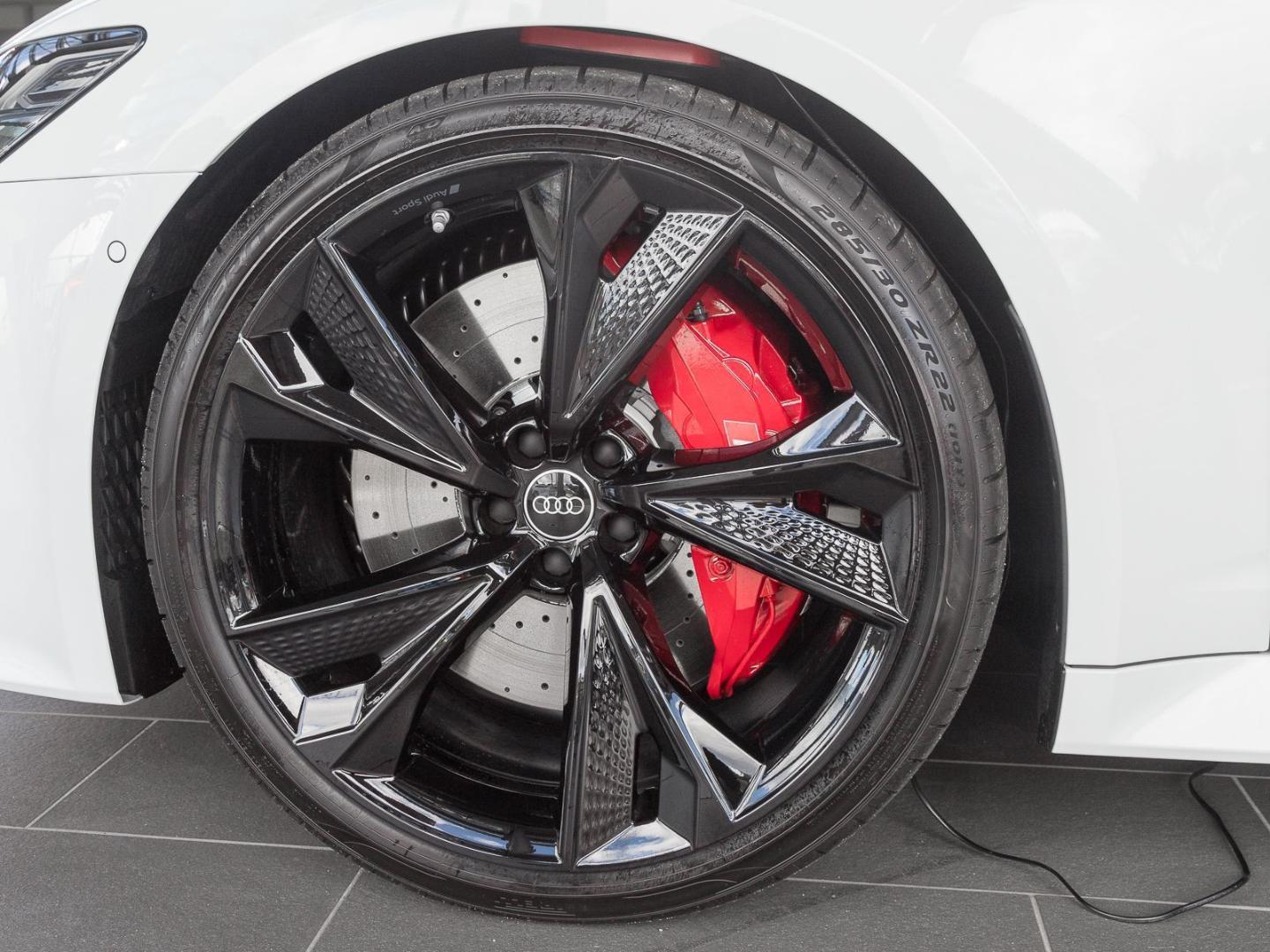 Image about Audi RS 6 Avant performance quattro tiptronic