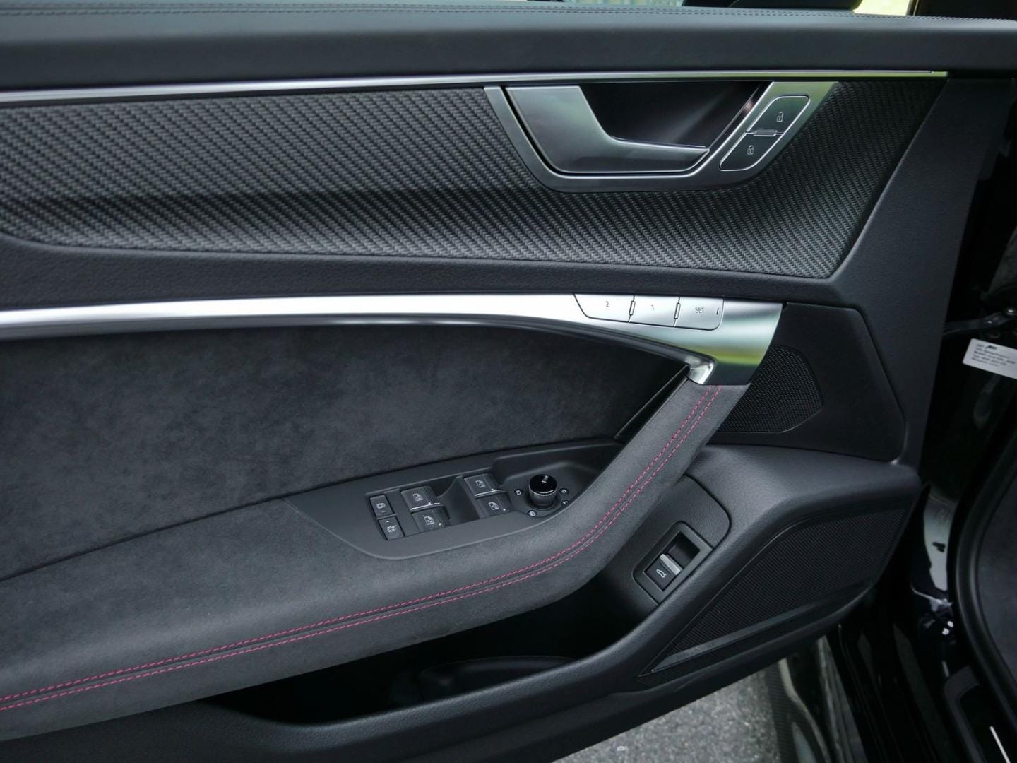 Bild über Audi RS 6 Avant performance quattro tiptronic - für weitere Informationen kontaktieren Sie den Audi Partner
