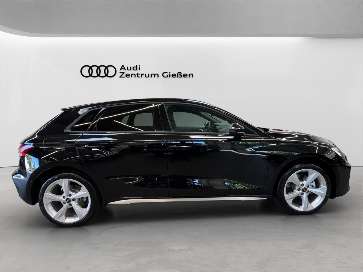 Bild über Audi A3 Sportback TFSI quattro S tronic - für weitere Informationen kontaktieren Sie den Audi Partner