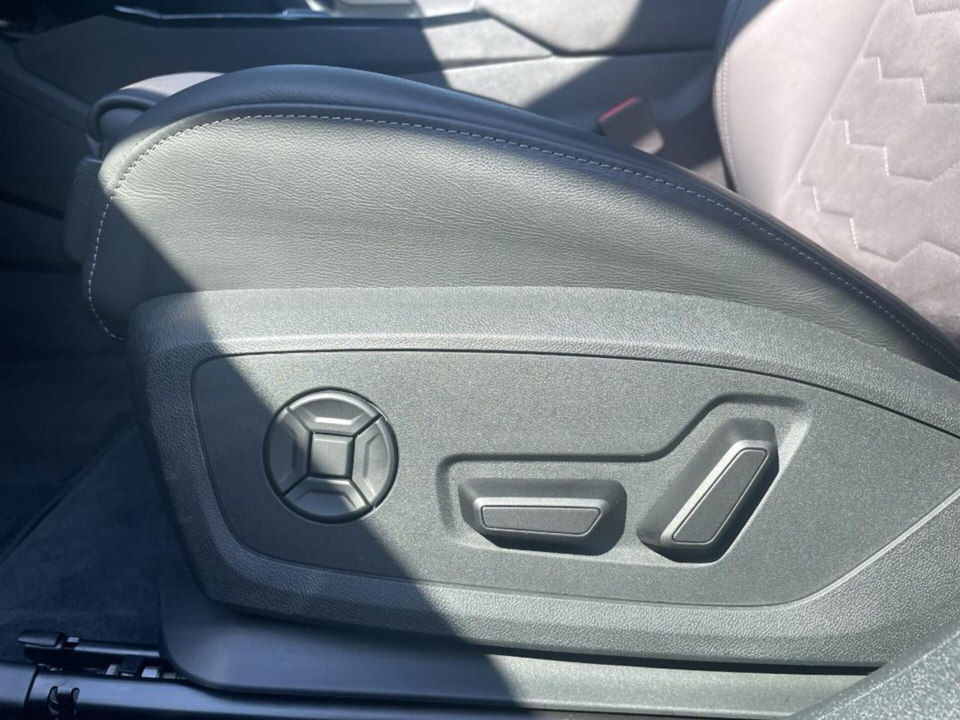 Audi A6 Avant e-tron edition one