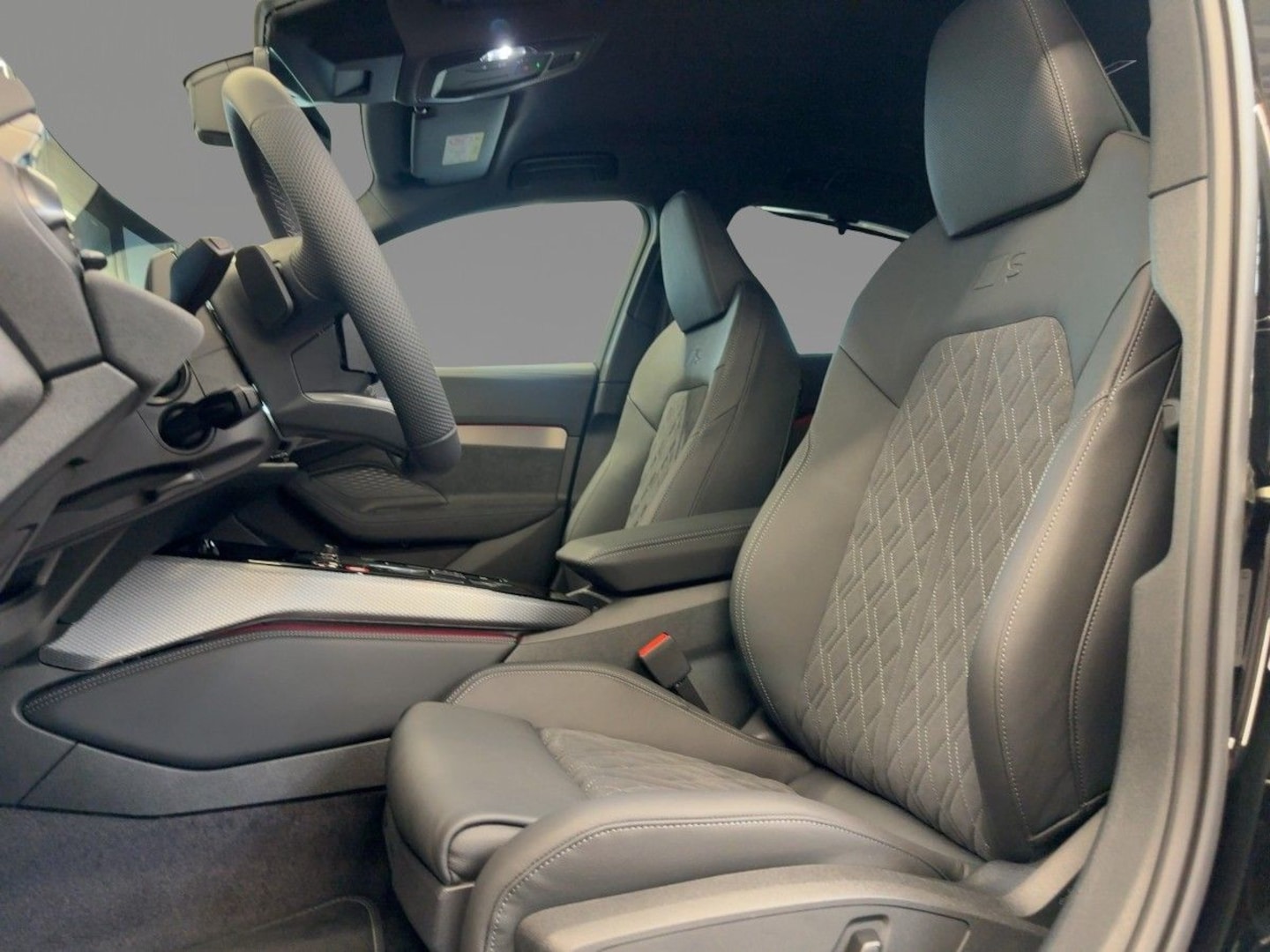 Bild über Audi A5 Limousine e-hybrid e-hybrid quattro 270 kW S tronic - für weitere Informationen kontaktieren Sie den Audi Partner