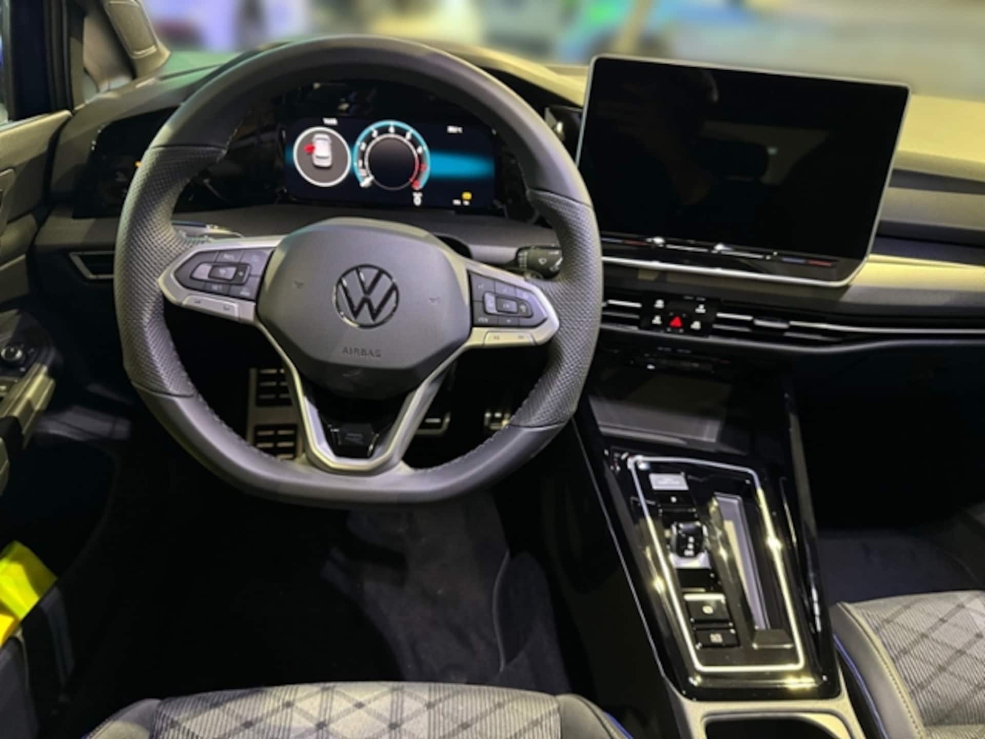 Volkswagen Golf R-Line