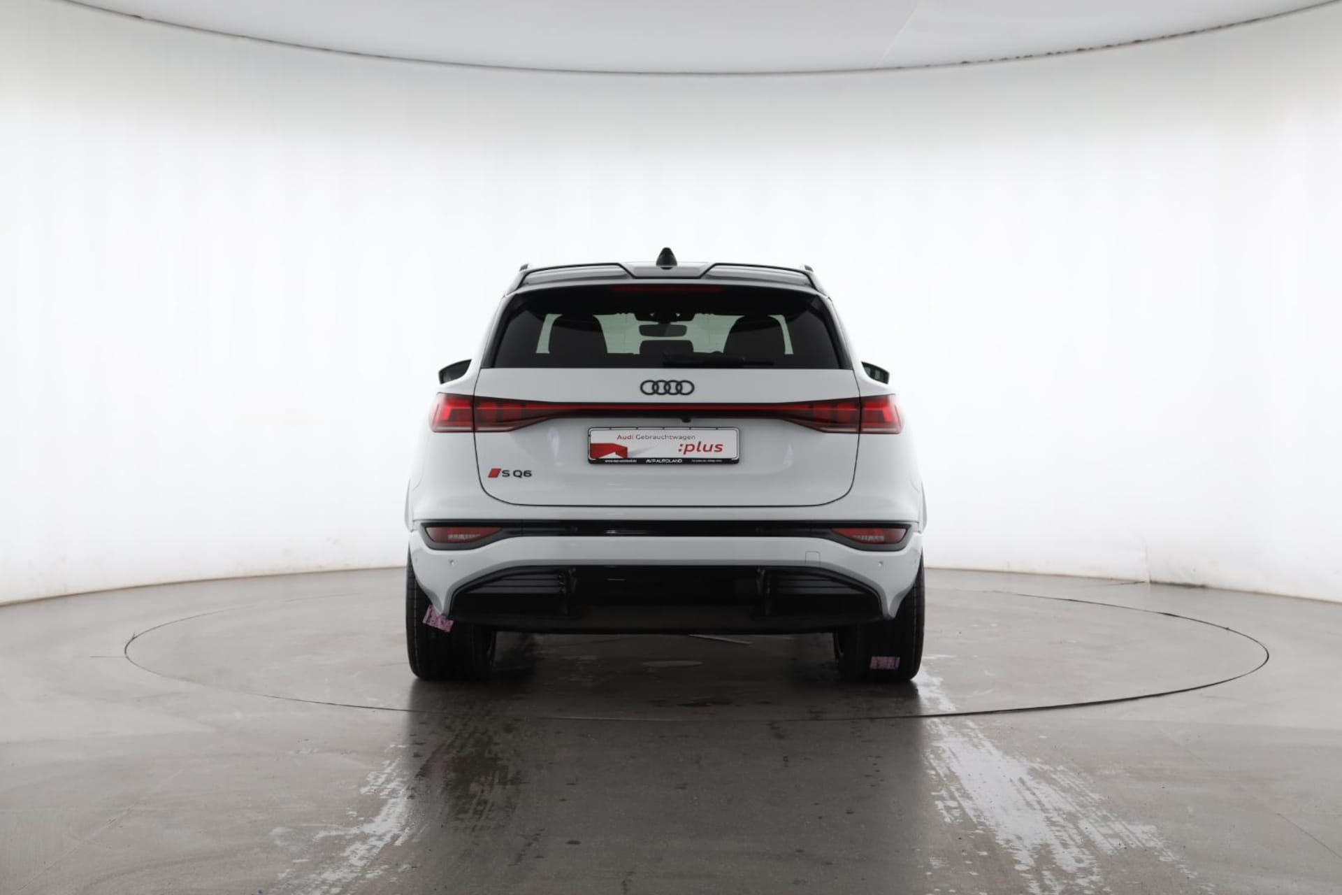 Audi SQ6 SUV e-tron