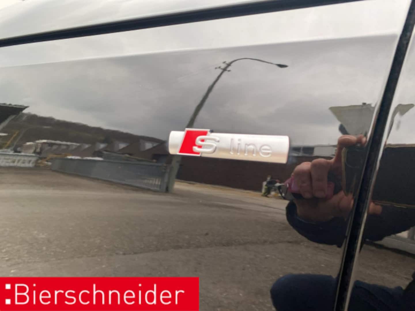 Bild über Audi A4 Limousine S line 35 TFSI S tronic - für weitere Informationen kontaktieren Sie den Audi Partner