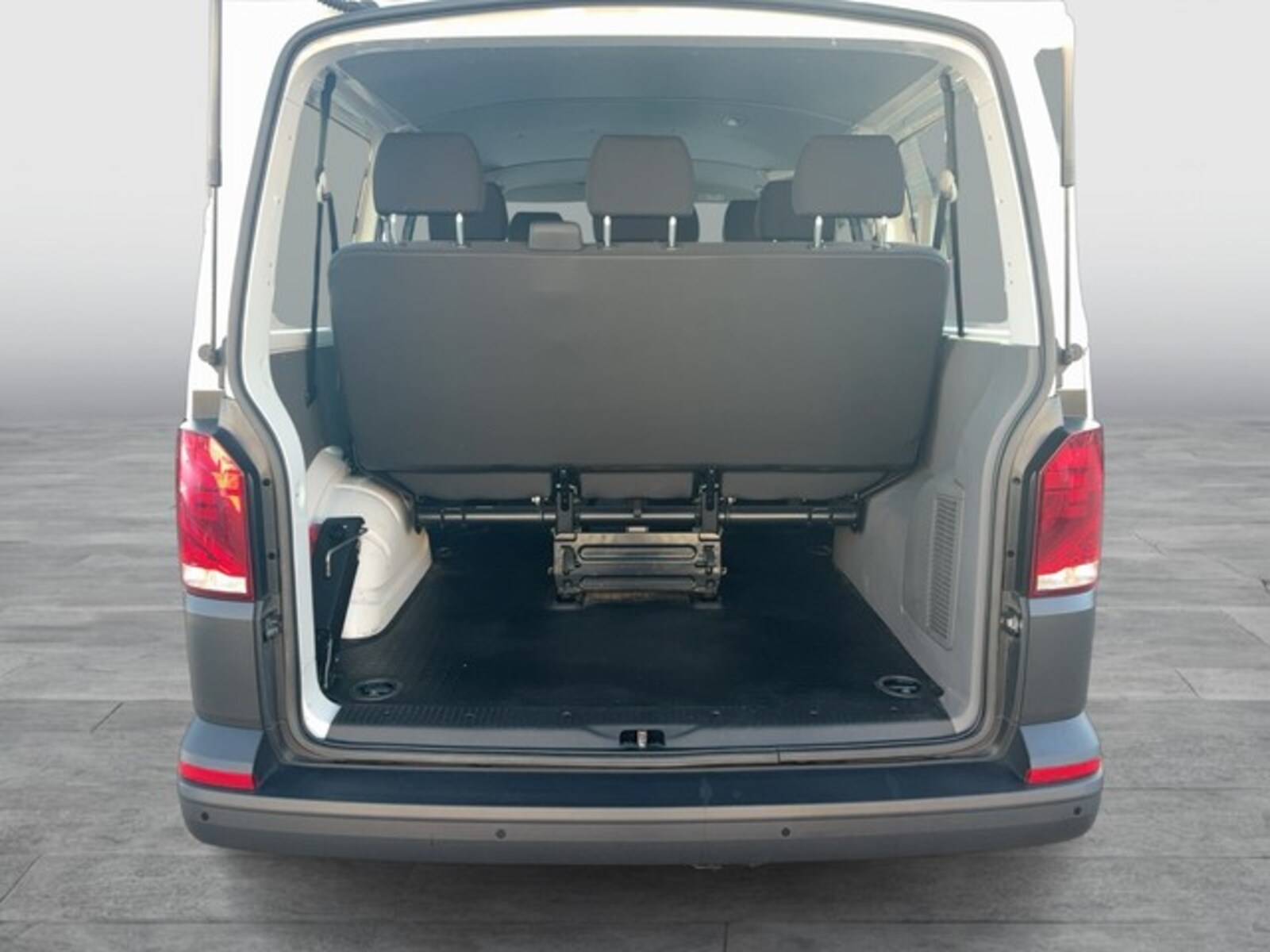 Volkswagen T6.1 Transporter Kombi kurzer Radstand – Bild 11