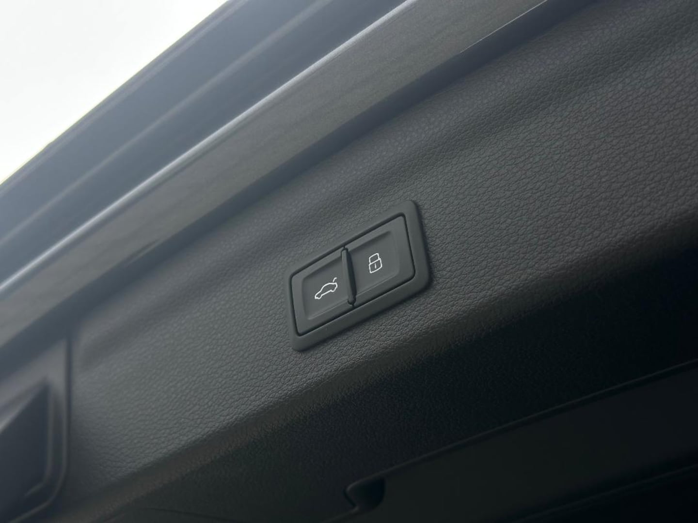 Bild über Audi Q3 S line 40 TFSI quattro S tronic - für weitere Informationen kontaktieren Sie den Audi Partner