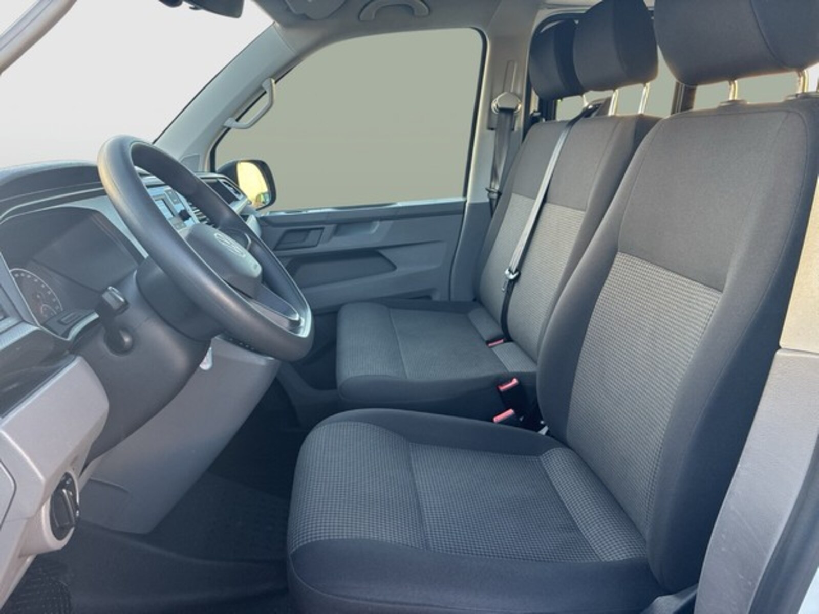 Volkswagen T6.1 Transporter Kombi kurzer Radstand – Bild 12