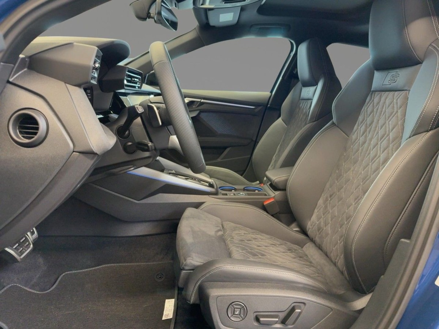 Bild über Audi S3 Limousine TFSI quattro S tronic - für weitere Informationen kontaktieren Sie den Audi Partner