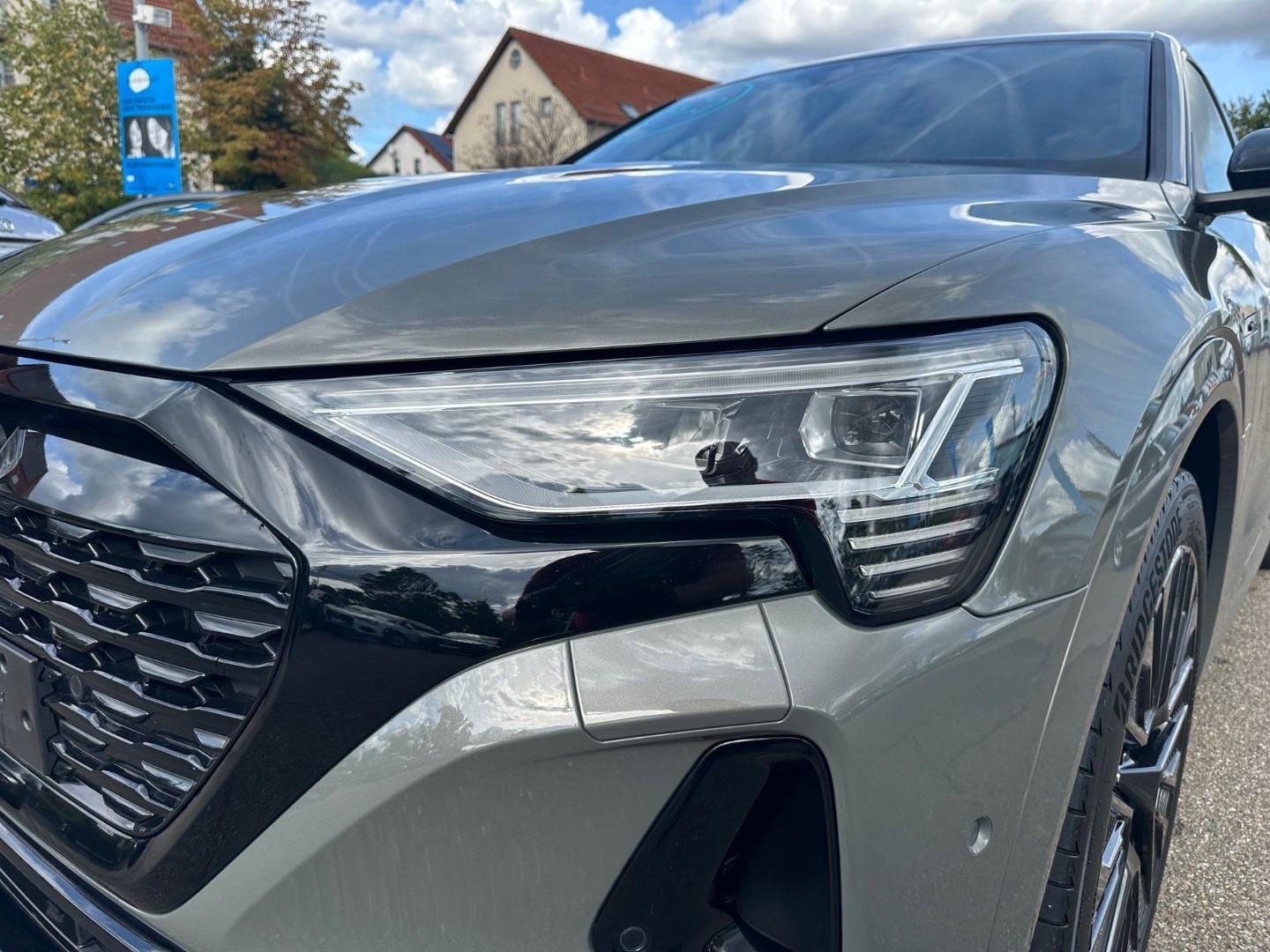 Bild über Audi Q8 Sportback e-tron advanced 50 e-tron quattro - für weitere Informationen kontaktieren Sie den Audi Partner