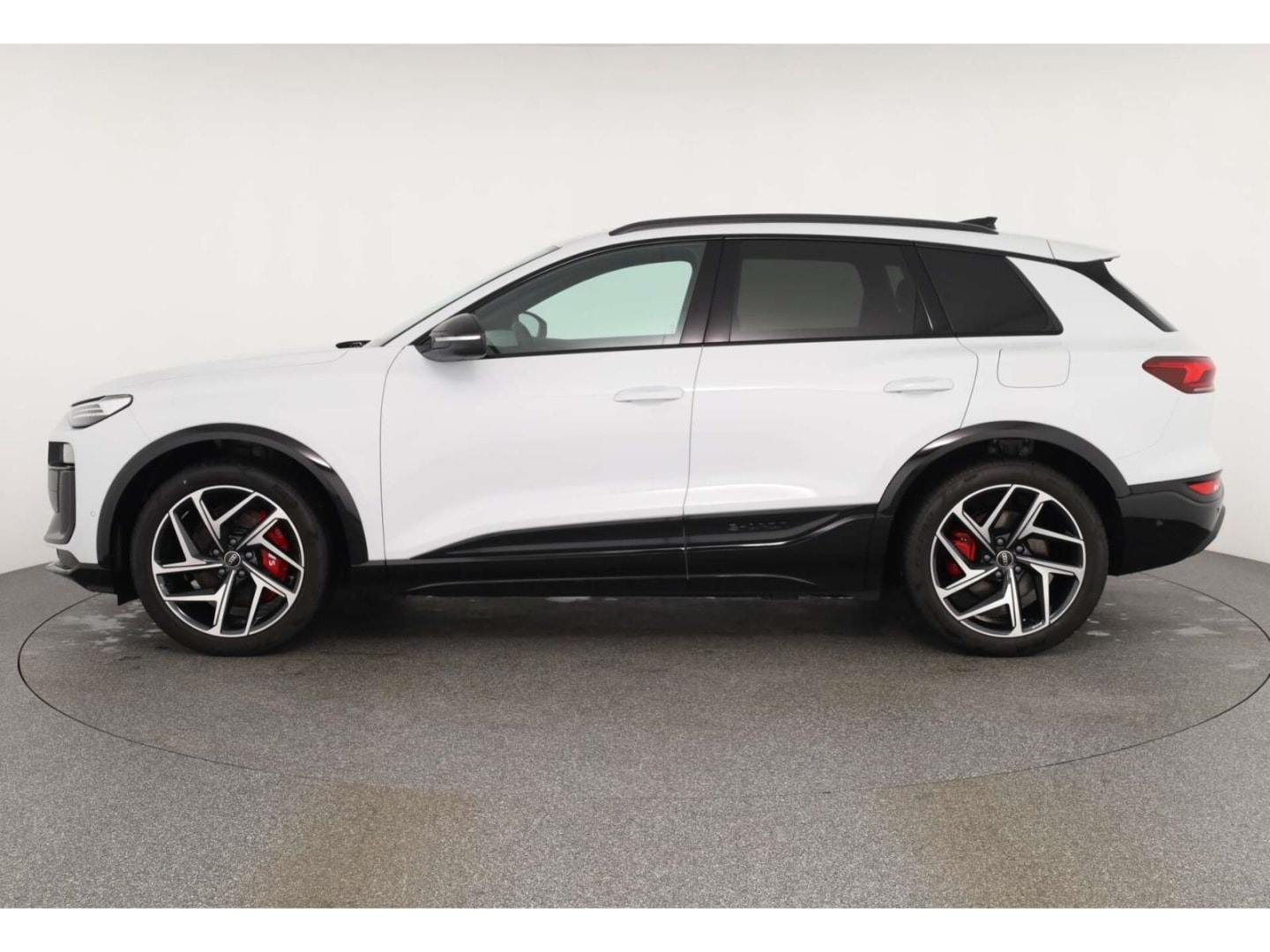 Bild über Audi SQ6 SUV e-tron e-tron quattro - für weitere Informationen kontaktieren Sie den Audi Partner