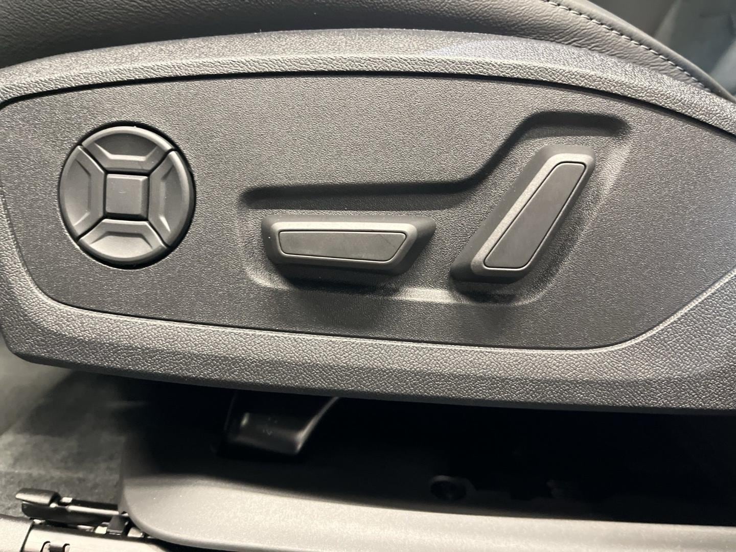 Bild über Audi A6 Avant e-tron S line business e-tron performance 270 kW - für weitere Informationen kontaktieren Sie den Audi Partner