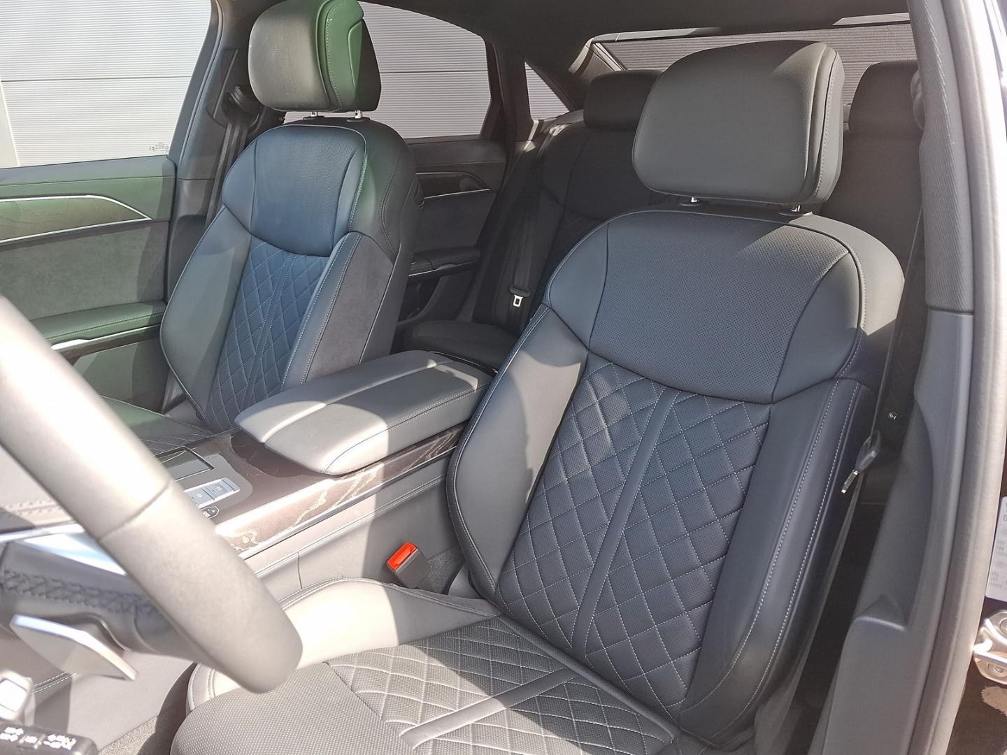 Bild über Audi A8 TFSI e 60 TFSI e quattro tiptronic - für weitere Informationen kontaktieren Sie den Audi Partner