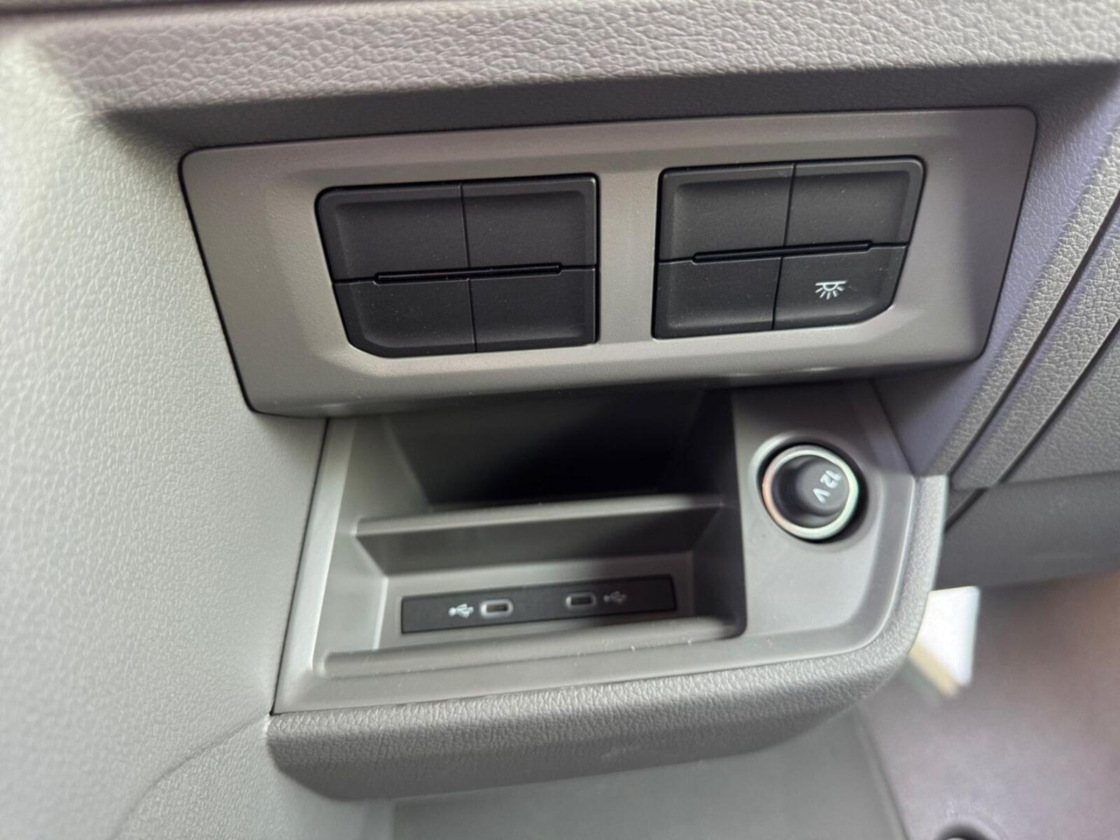 Volkswagen Crafter Kasten mittlerer Radstand – Bild 15