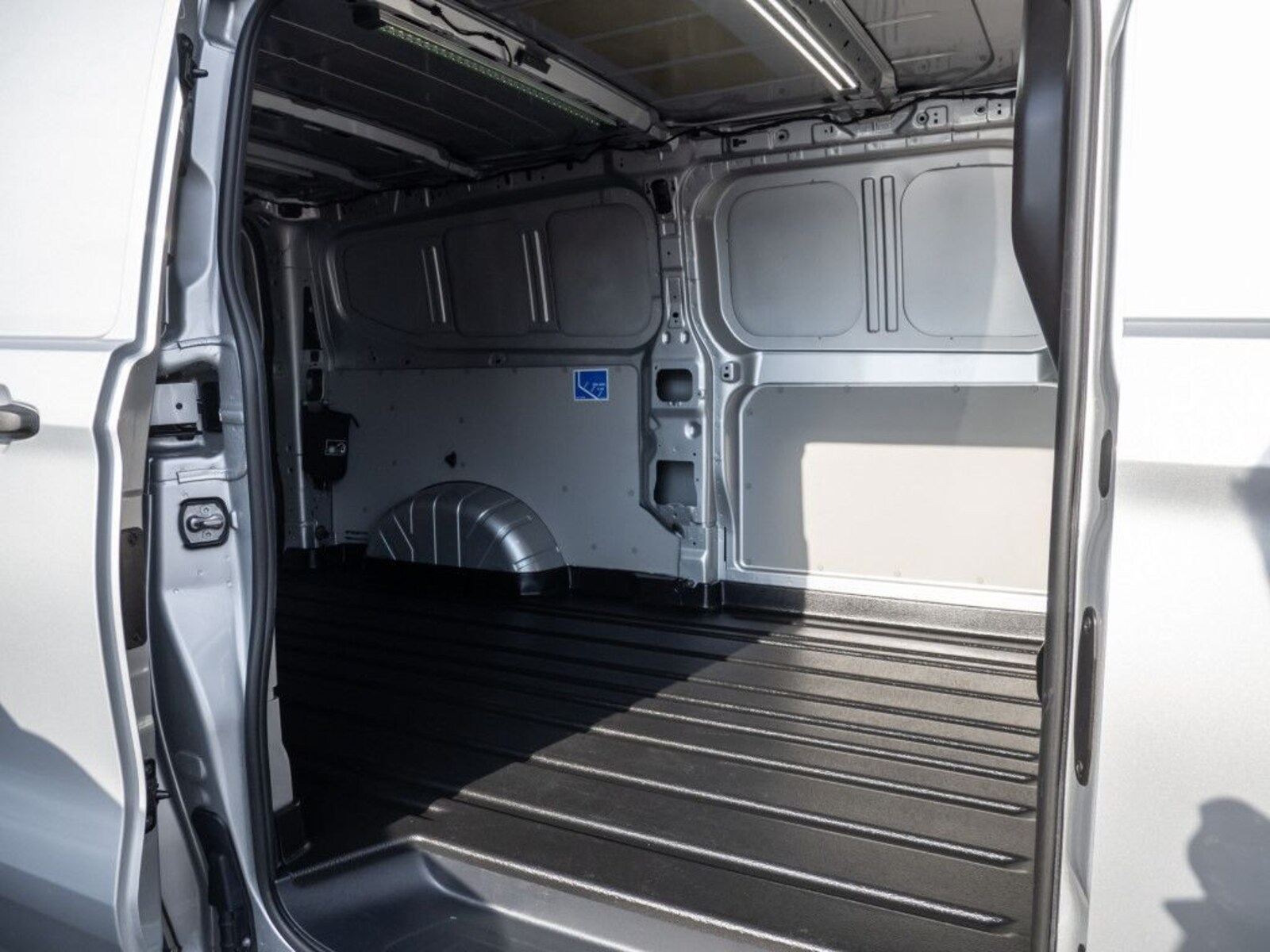 Volkswagen Transporter Kasten langer Radstand – Bild 8