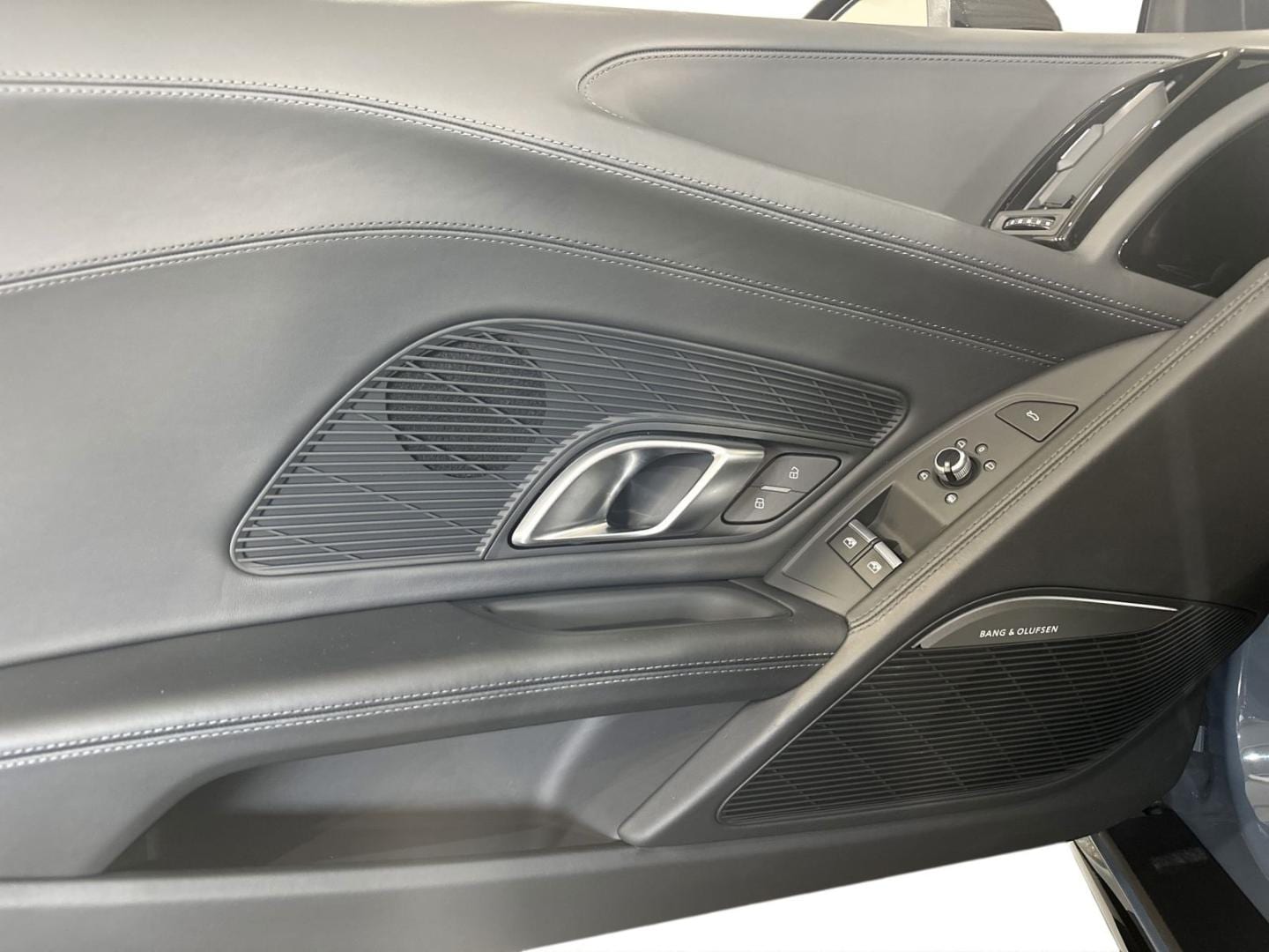 Bild über Audi R8 Spyder FSI S tronic - für weitere Informationen kontaktieren Sie den Audi Partner