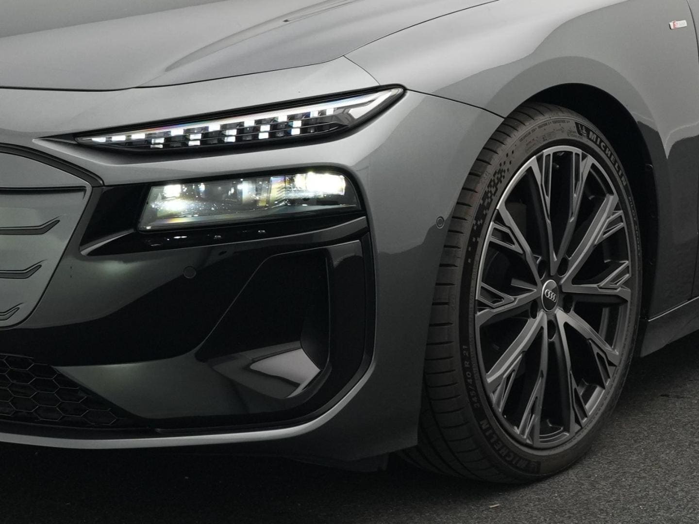 Bild über Audi A6 Sportback e-tron e-tron - für weitere Informationen kontaktieren Sie den Audi Partner