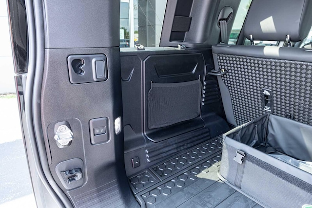 2025 Land Rover Defender S - Photo 35