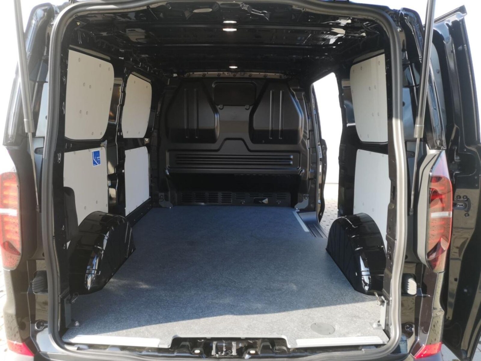 Volkswagen Transporter Kasten kurzer Radstand – Bild 16