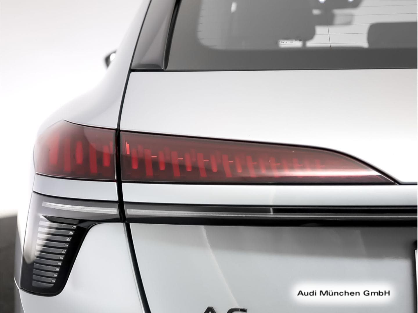 Bild über Audi A6 Avant TDI 150 kW S tronic - für weitere Informationen kontaktieren Sie den Audi Partner