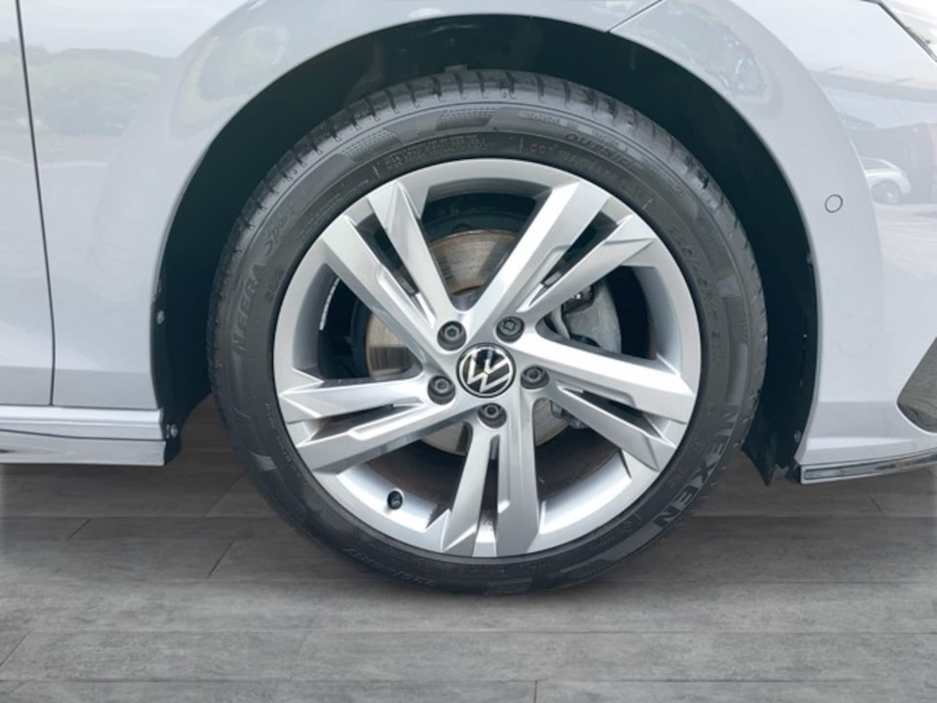 Volkswagen Golf R-Line