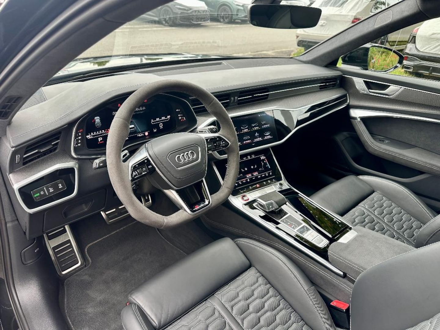 Bild über Audi RS 6 Avant performance quattro tiptronic - für weitere Informationen kontaktieren Sie den Audi Partner