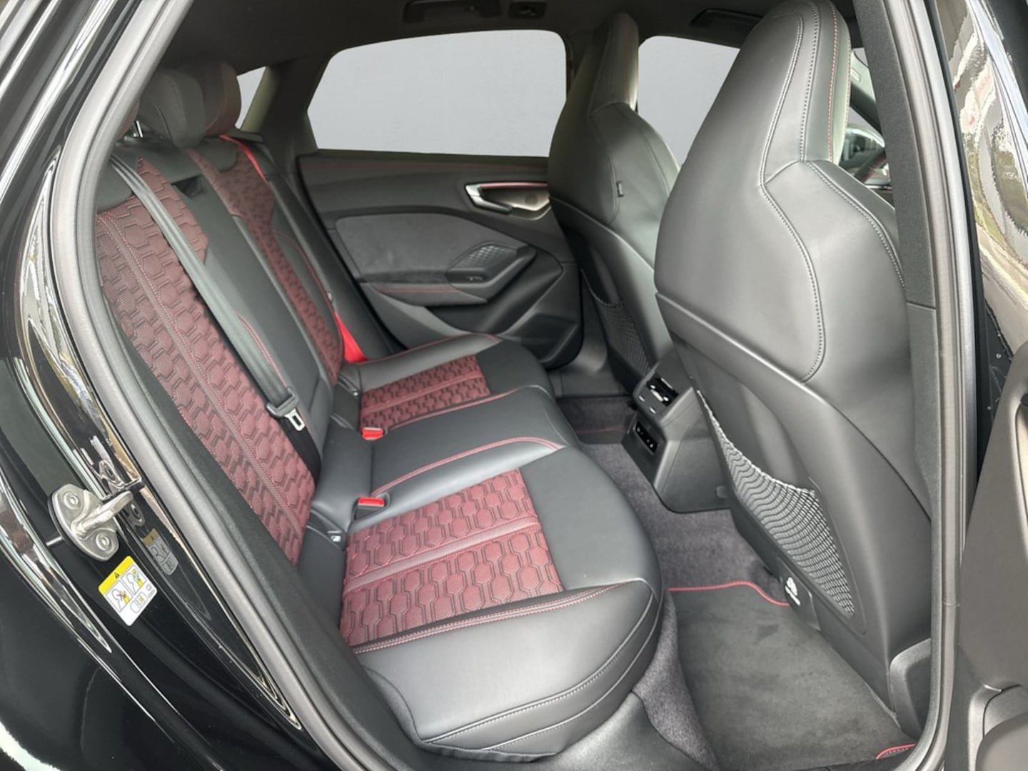 Bild über Audi RS 5 Limousine TFSI quattro 470 kW tiptronic - für weitere Informationen kontaktieren Sie den Audi Partner