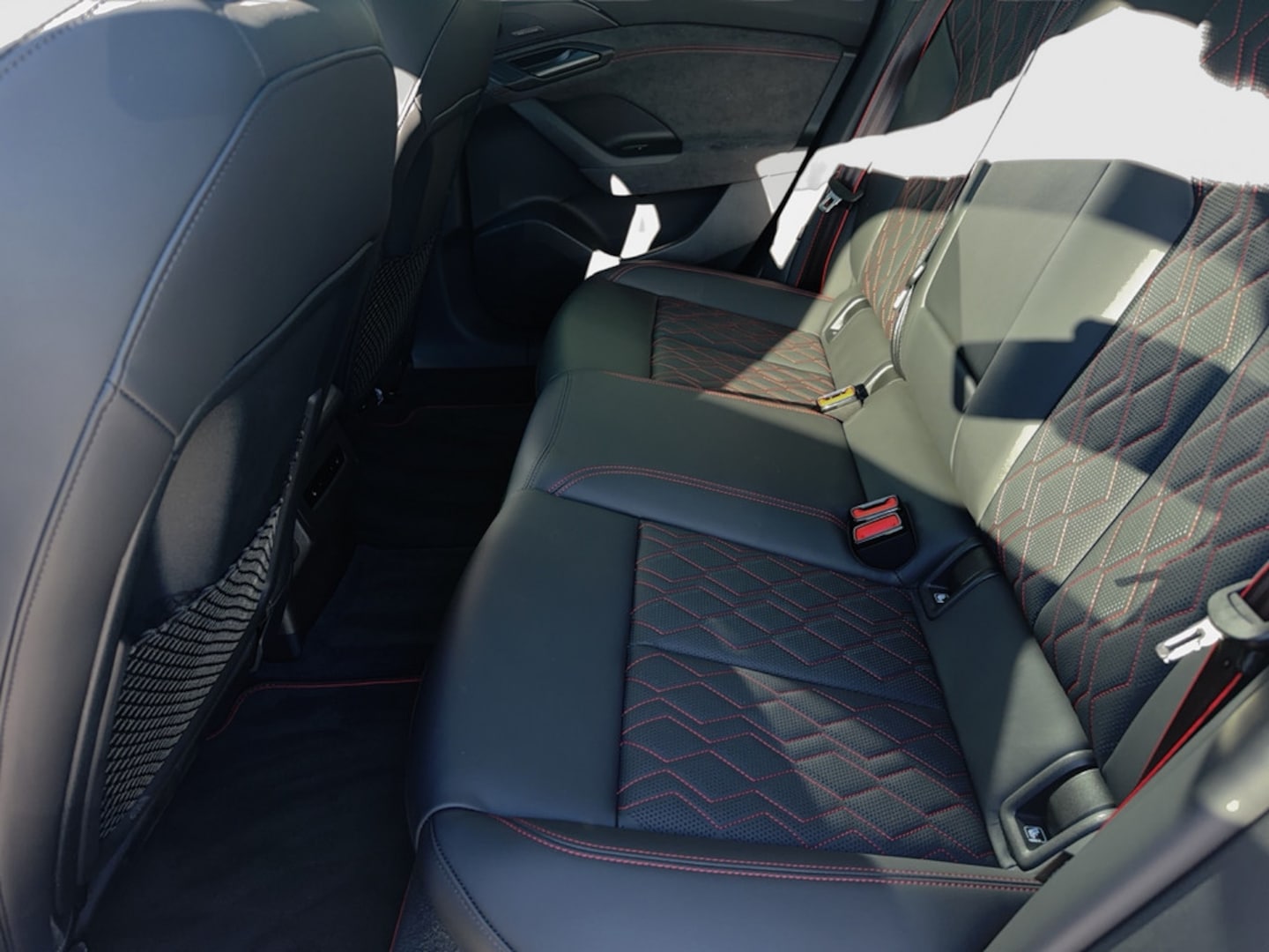 Bild über Audi S6 Sportback e-tron e-tron quattro 370 kW - für weitere Informationen kontaktieren Sie den Audi Partner