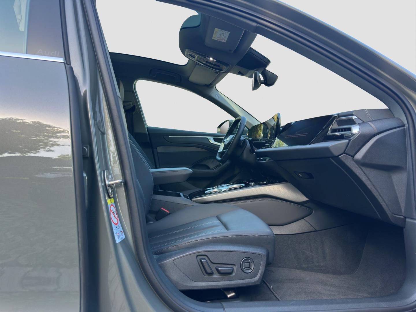 Bild über Audi A6 Avant TDI 150 kW S tronic - für weitere Informationen kontaktieren Sie den Audi Partner
