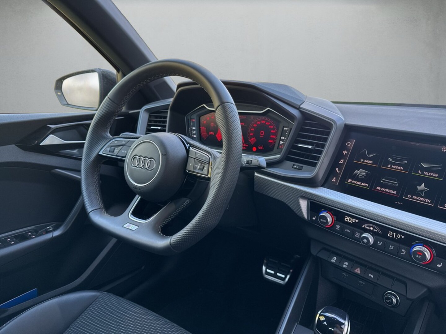 Bild über Audi A1 Sportback S line 30 TFSI S tronic - für weitere Informationen kontaktieren Sie den Audi Partner