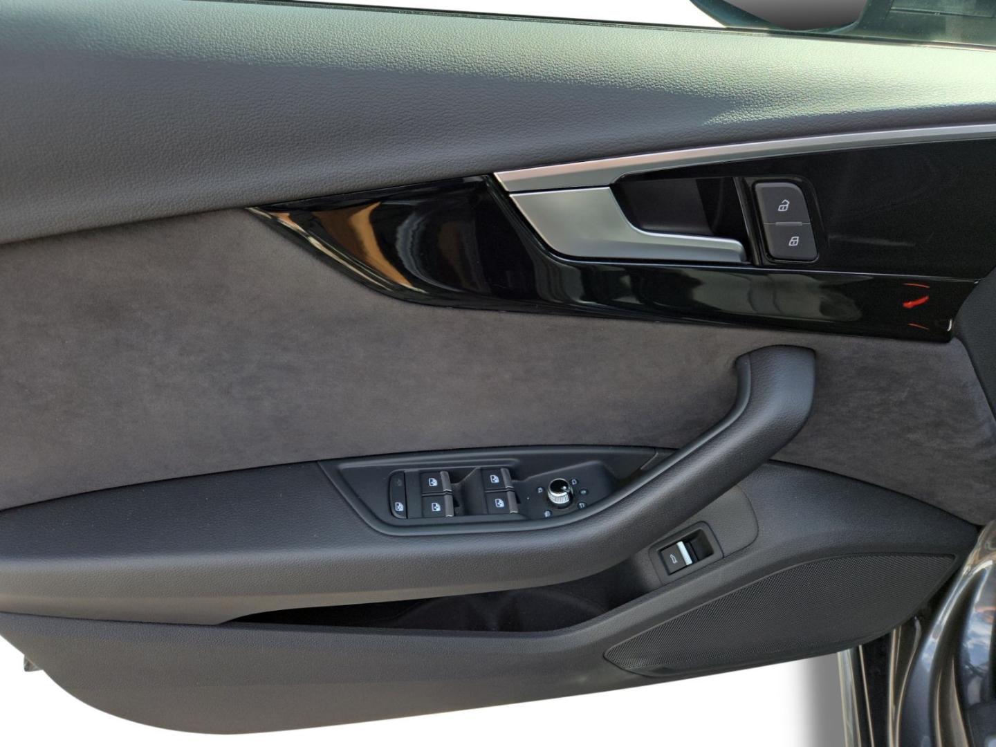 Bild über Audi A4 Avant S line 40 TFSI S tronic - für weitere Informationen kontaktieren Sie den Audi Partner