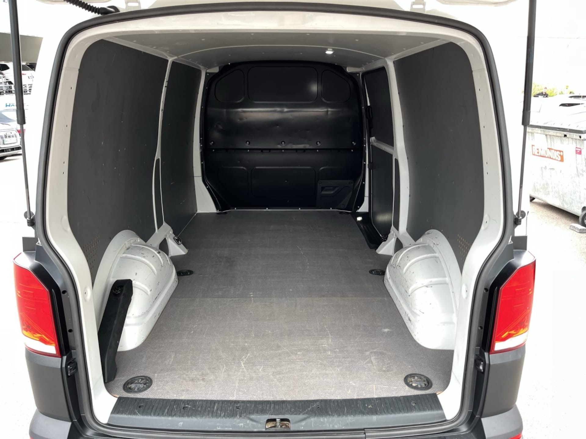 Volkswagen T6.1 Transporter Kasten langer Radstand