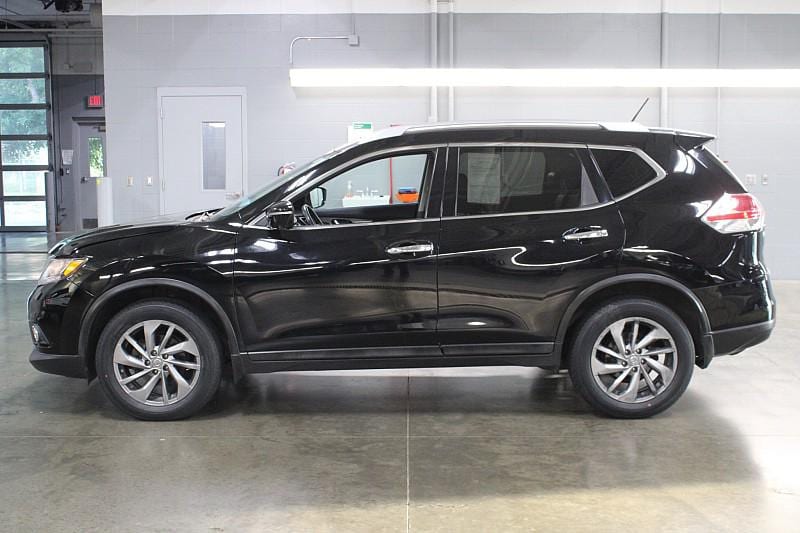 Used 2015 Nissan Rogue SL with VIN 5N1AT2MV5FC834359 for sale in Sioux Falls, SD
