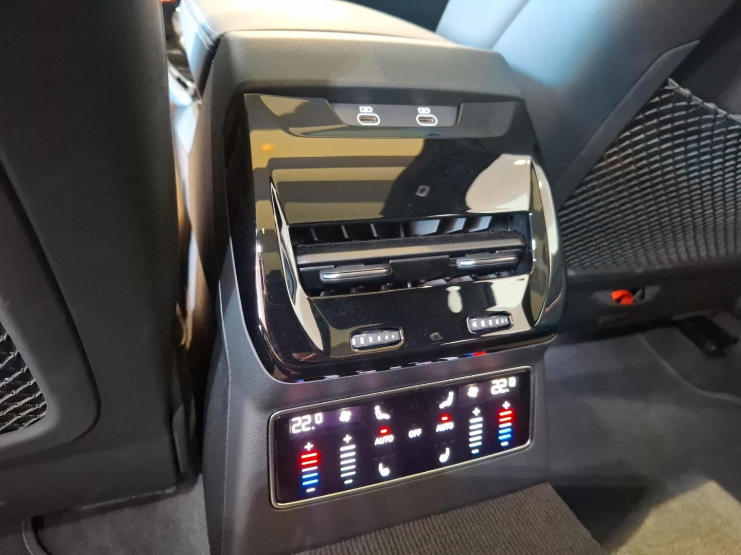 Bild som visar&nbsp;Audi A6 Avant&nbsp;A6 Avant TDI quattro S line 150 kWS tronic - för mer information kontakta din Audi Partner