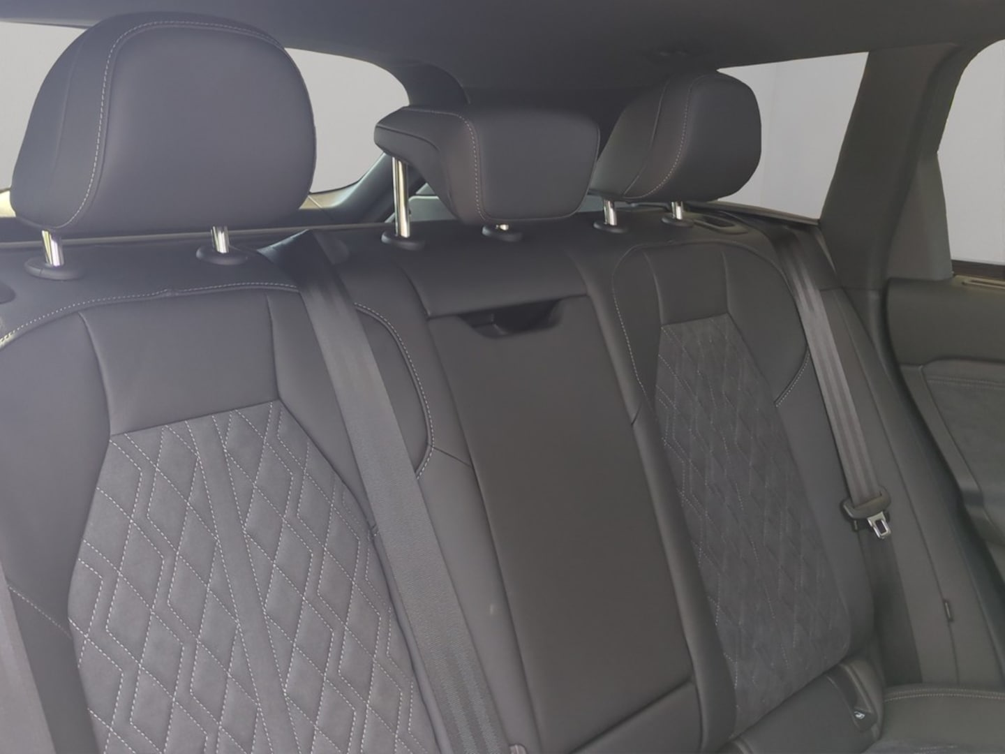Bild über Audi Q6 SUV e-tron S line business e-tron performance 225 kW - für weitere Informationen kontaktieren Sie den Audi Partner