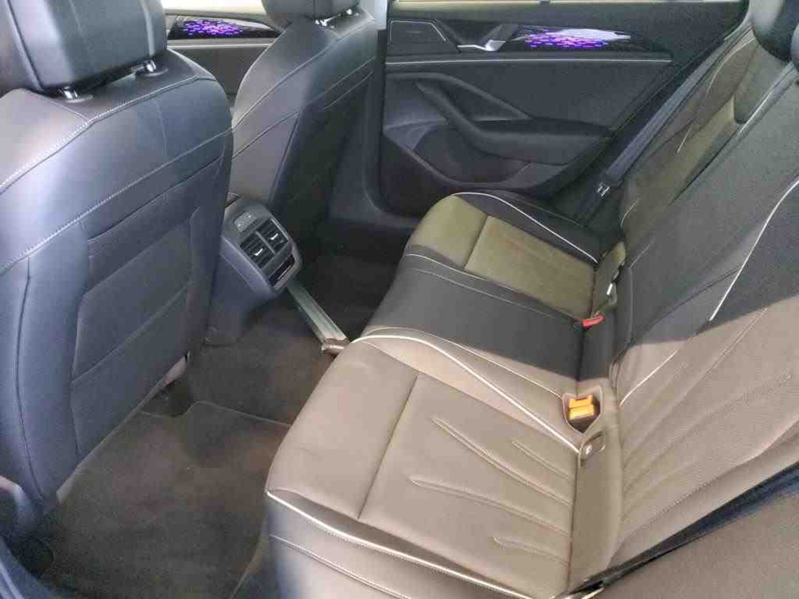 Volkswagen Passat – Bild 5