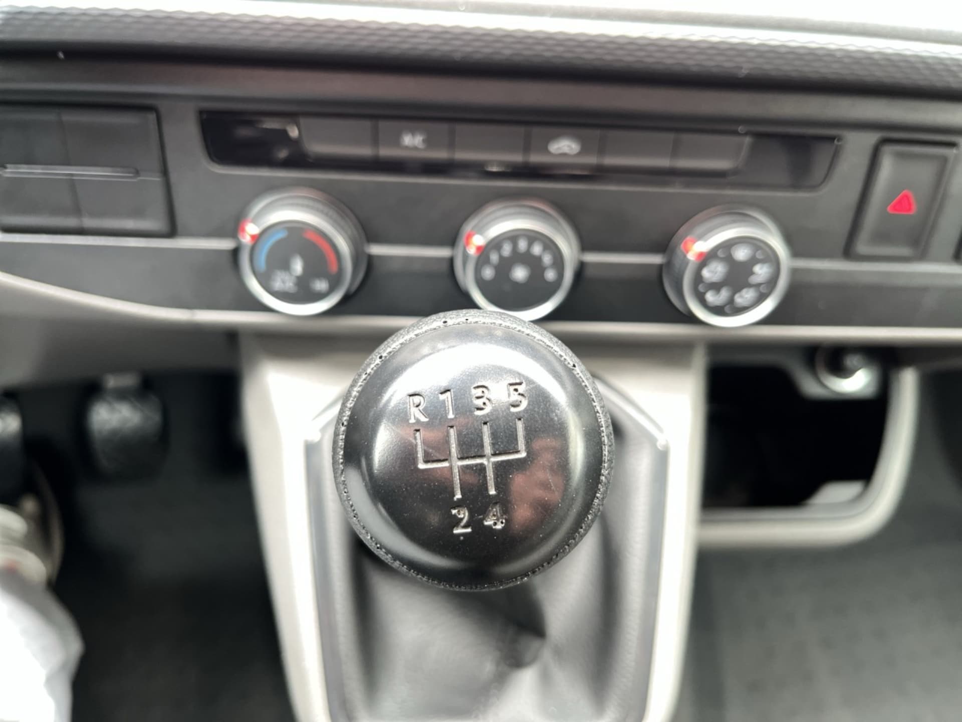 Volkswagen T6.1 Transporter Kasten langer Radstand