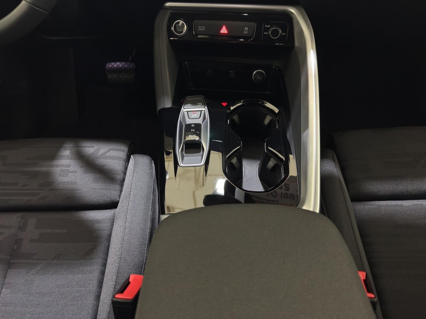 Bild über Audi Q5 SUV TDI quattro 150 kW S tronic - für weitere Informationen kontaktieren Sie den Audi Partner