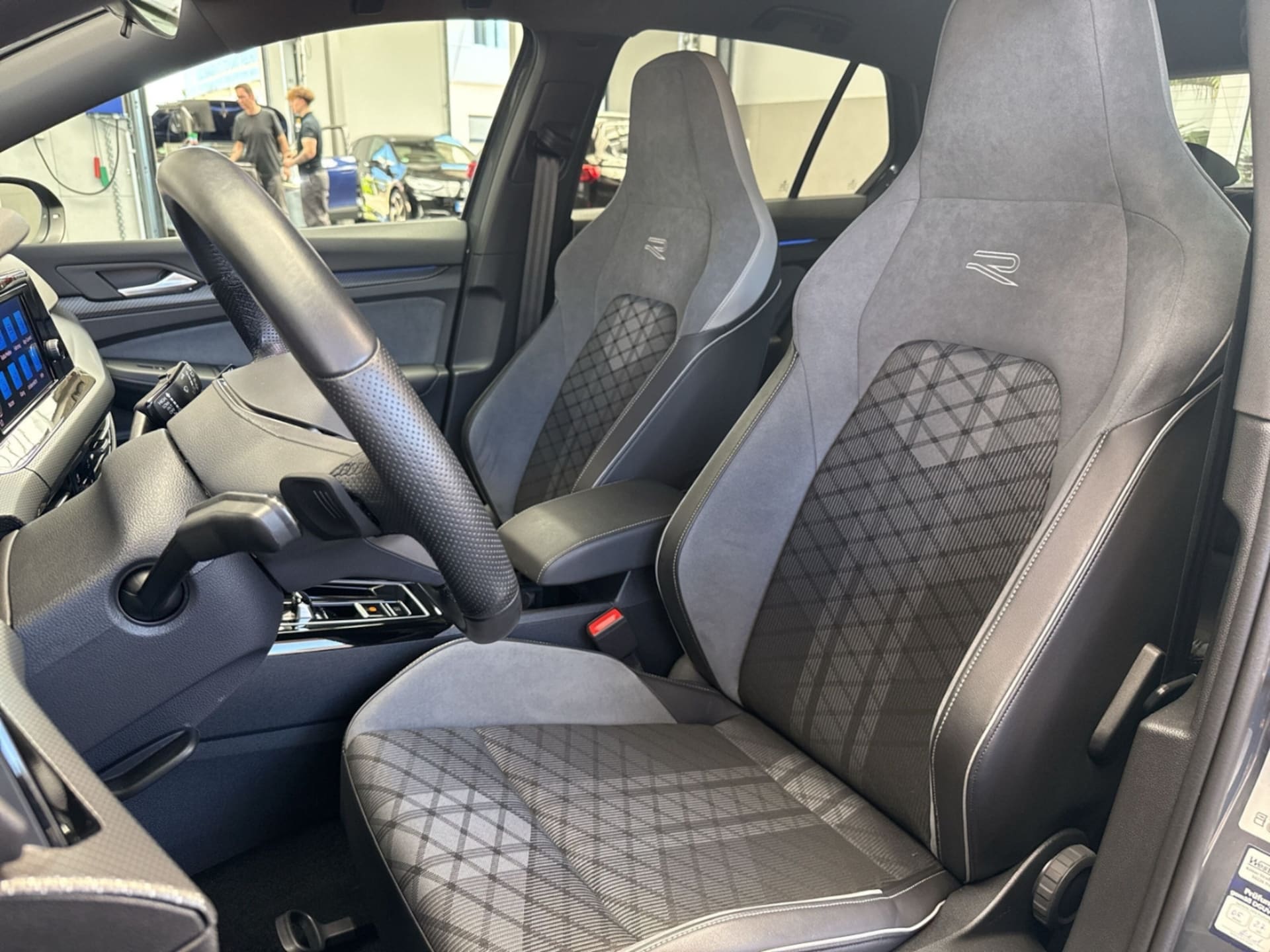 Volkswagen Golf R-Line