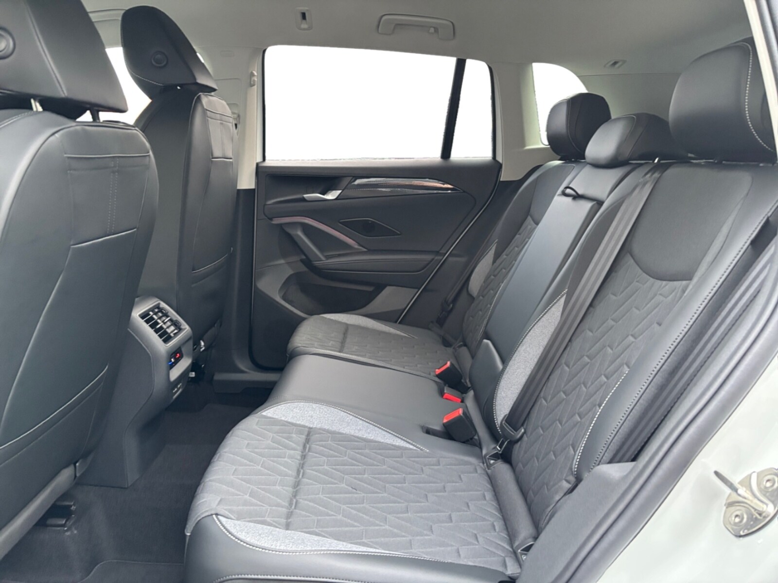 Volkswagen Tiguan – Bild 9